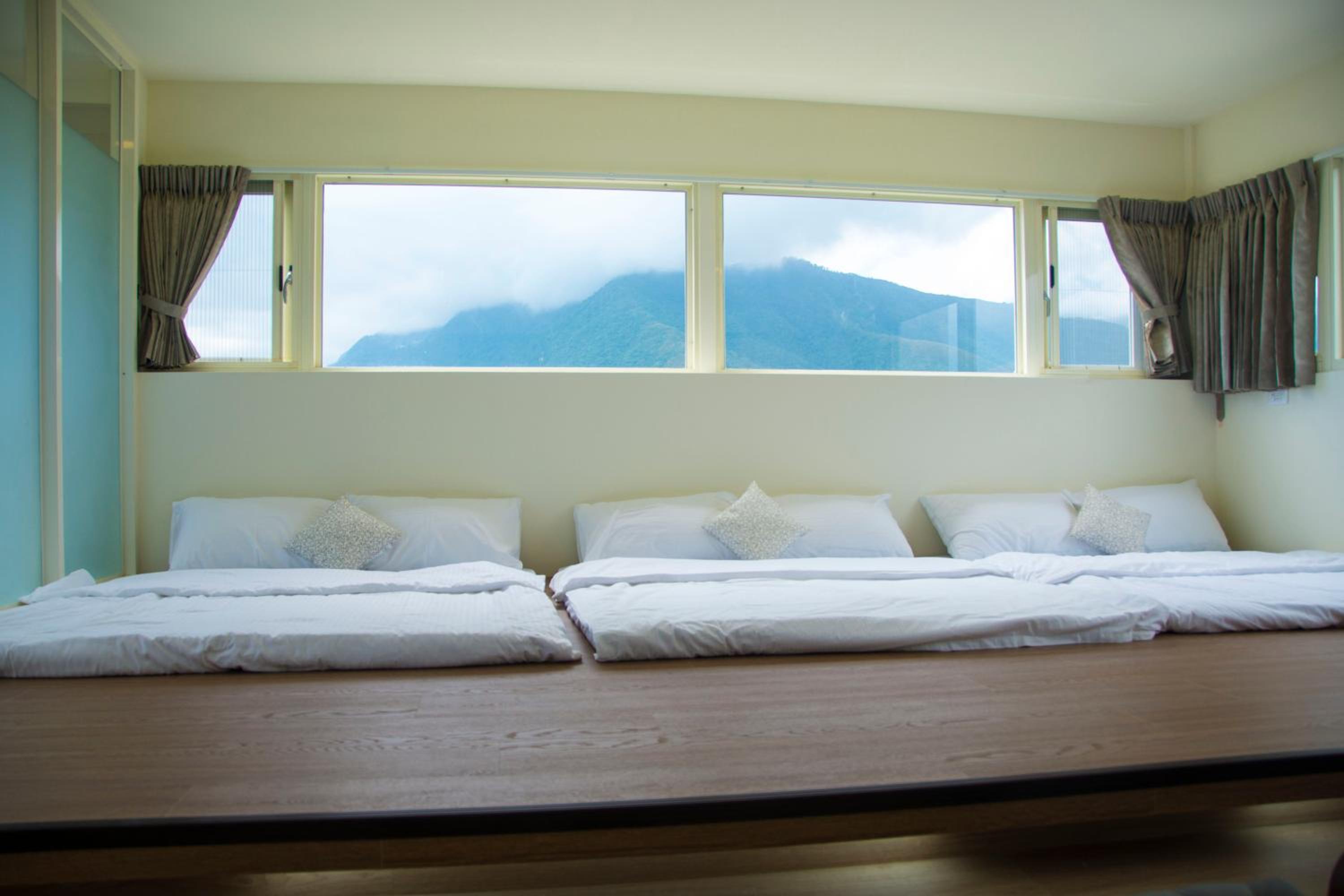 Family Room with Sea View photo 2