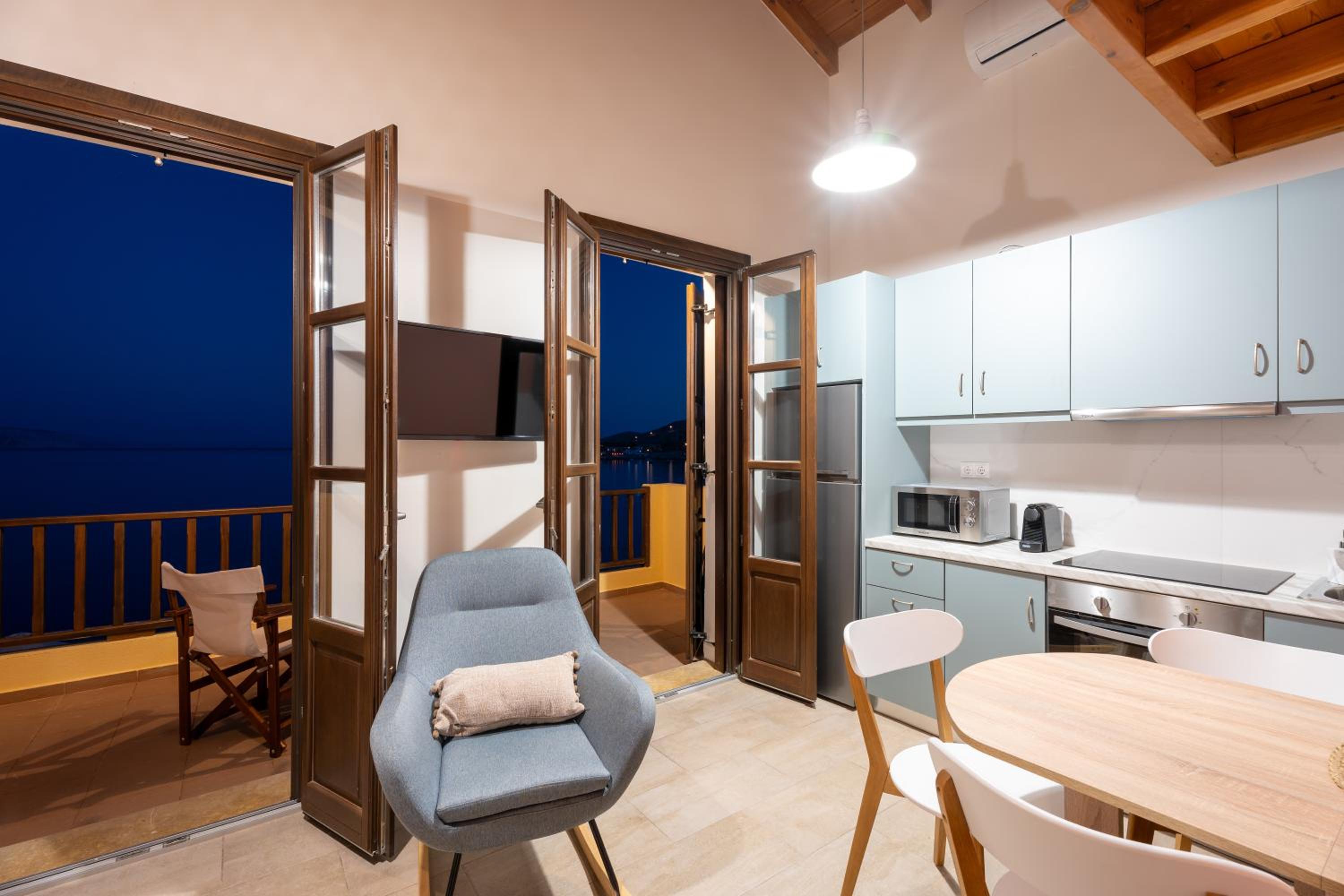 One-Bedroom House photo 1