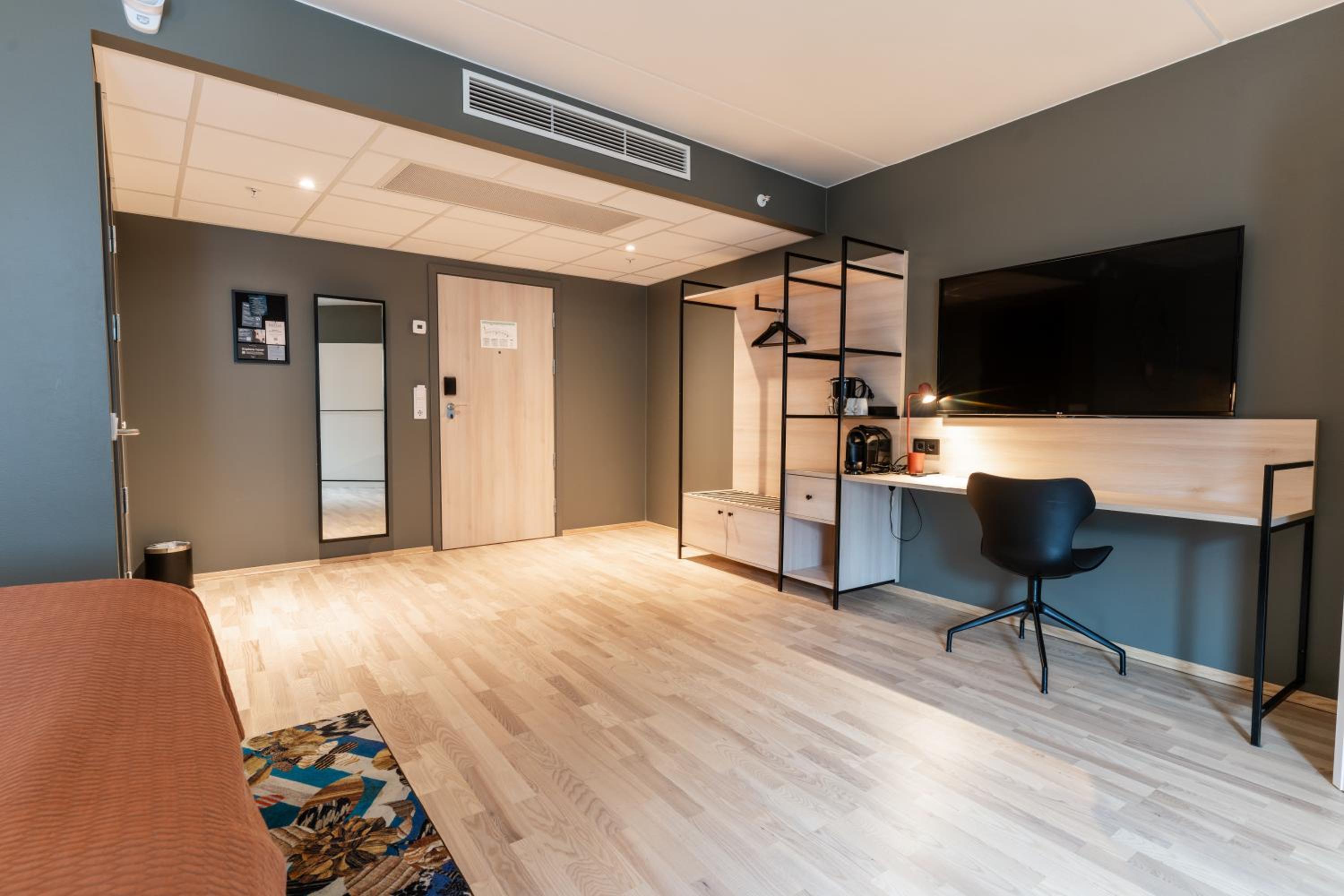 Family Room photo 3