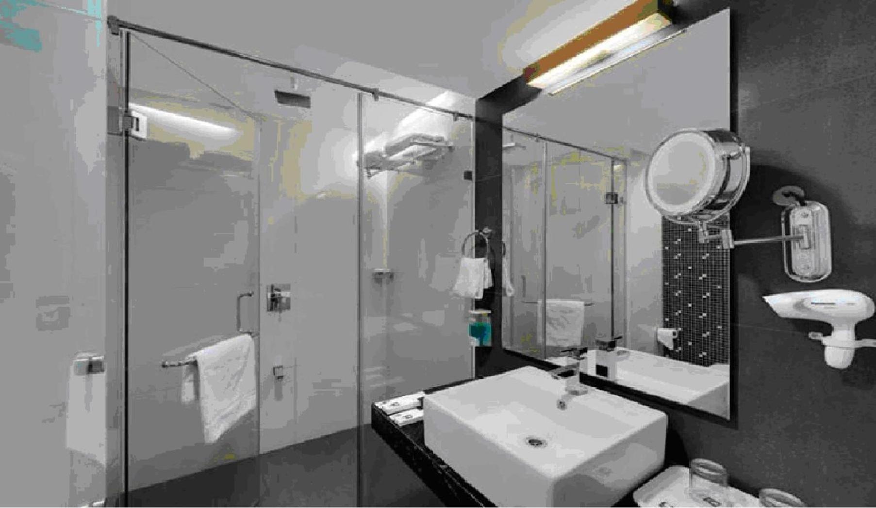 Superior King Room - Photo 3