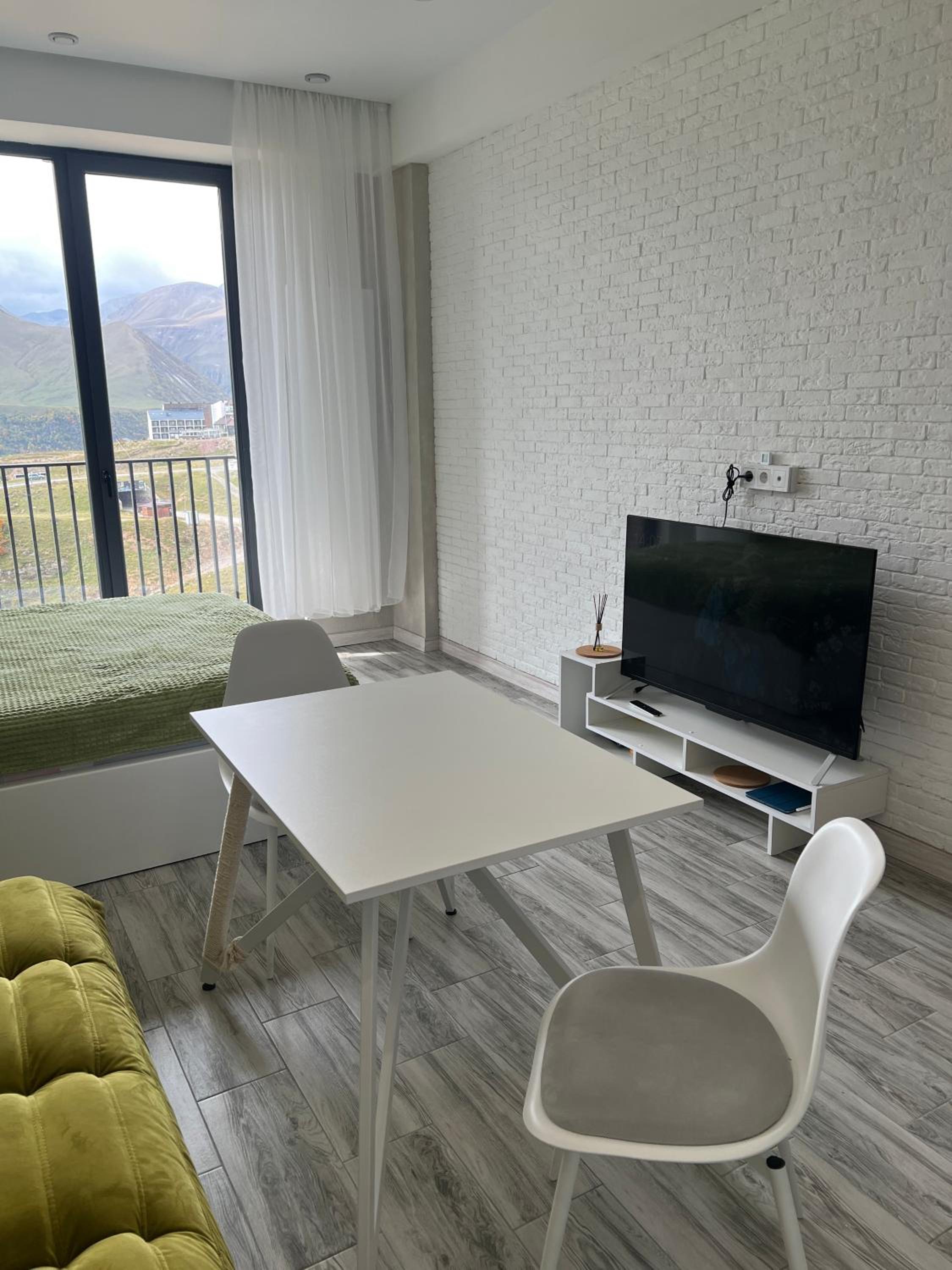 Apartment with View and Balcony photo 3