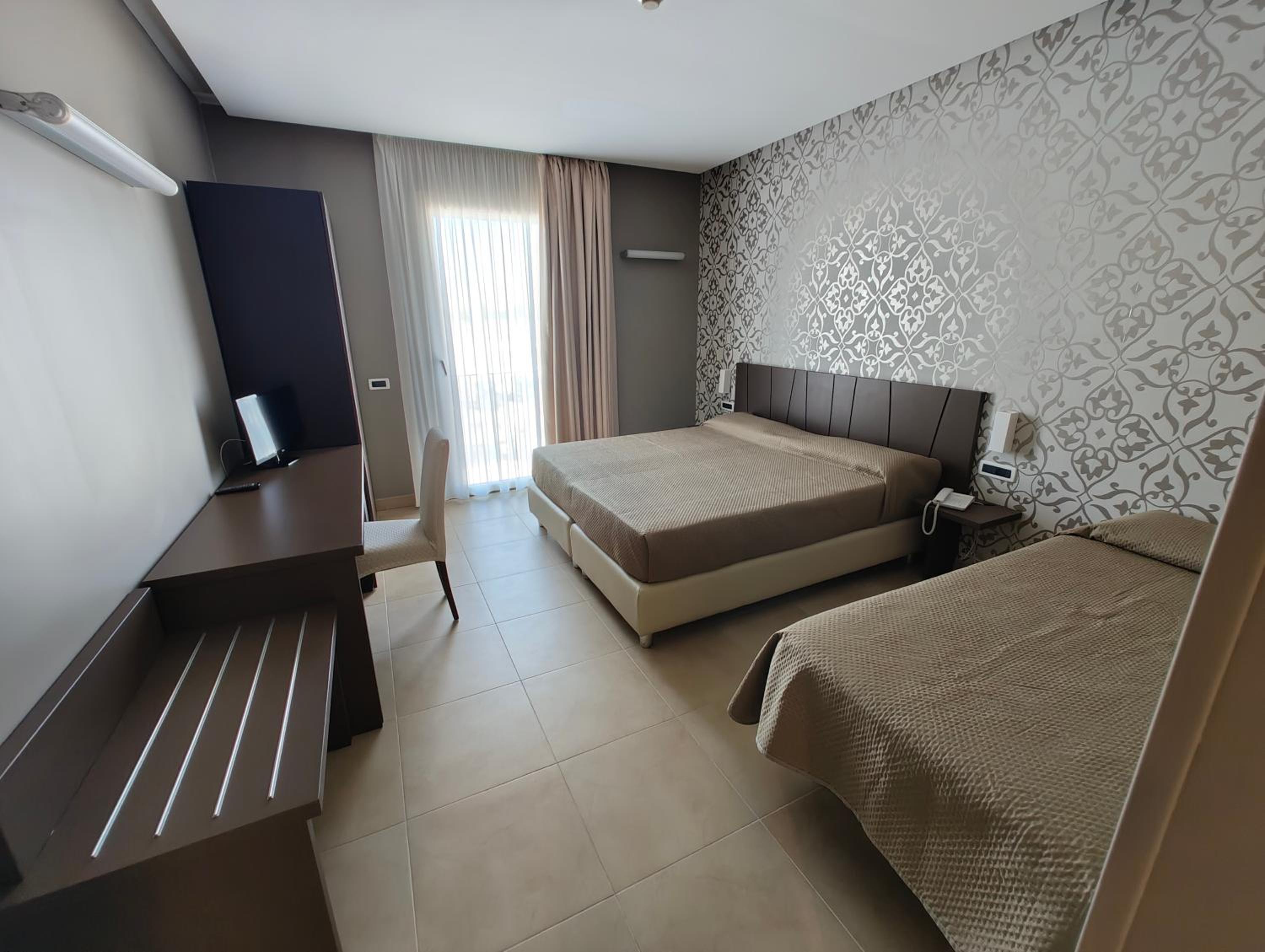 Triple Room - Photo 1
