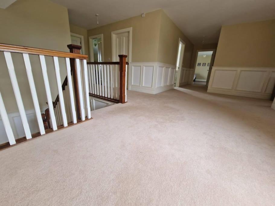 Five-Bedroom House photo 2