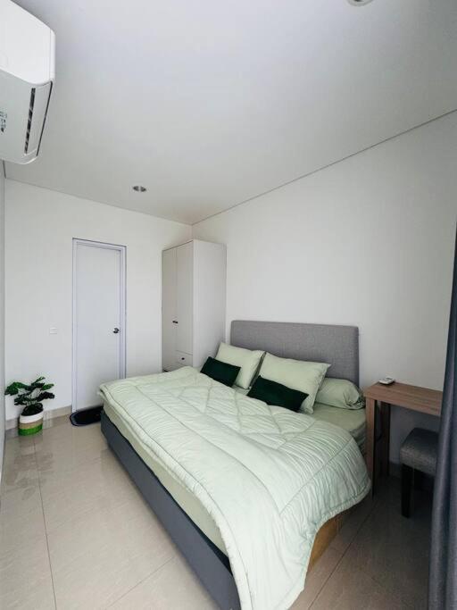 Three-Bedroom House photo 3