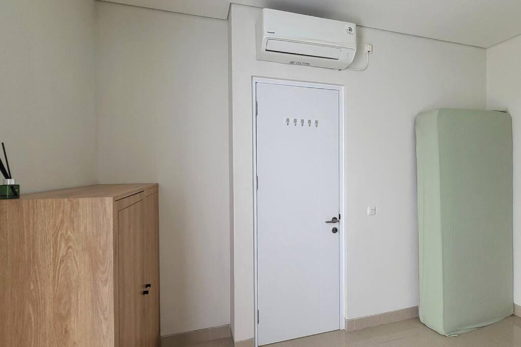 Three-Bedroom House photo 2