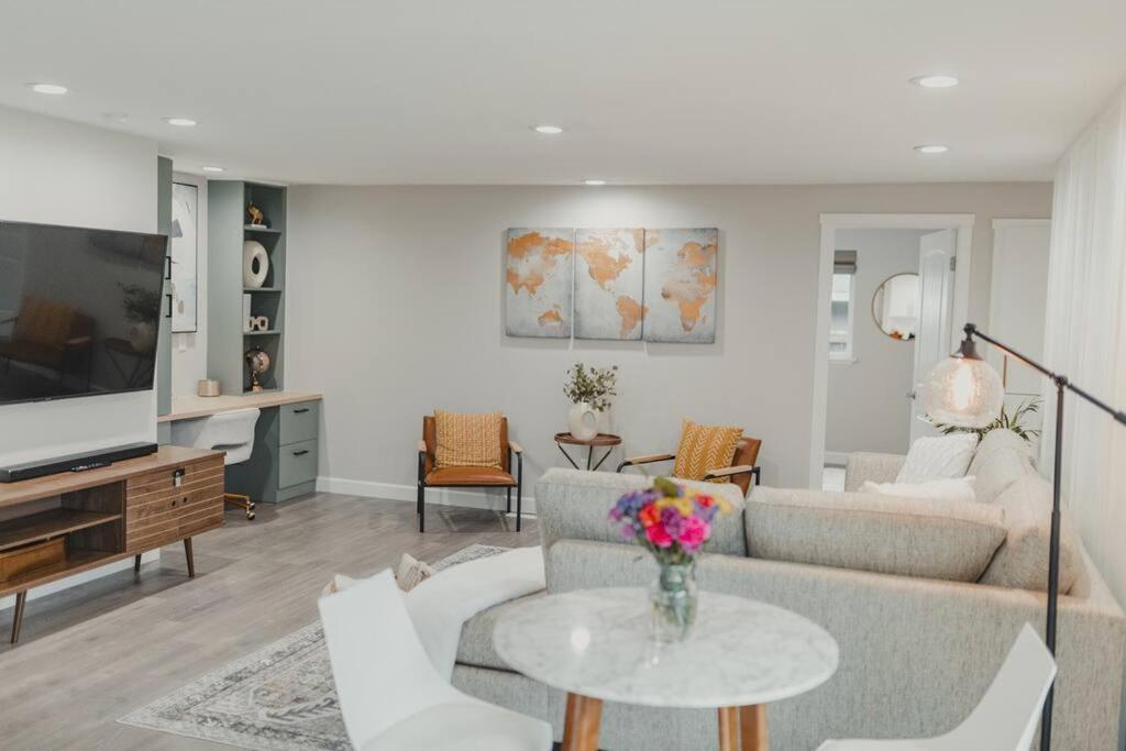 Three-Bedroom House photo 1