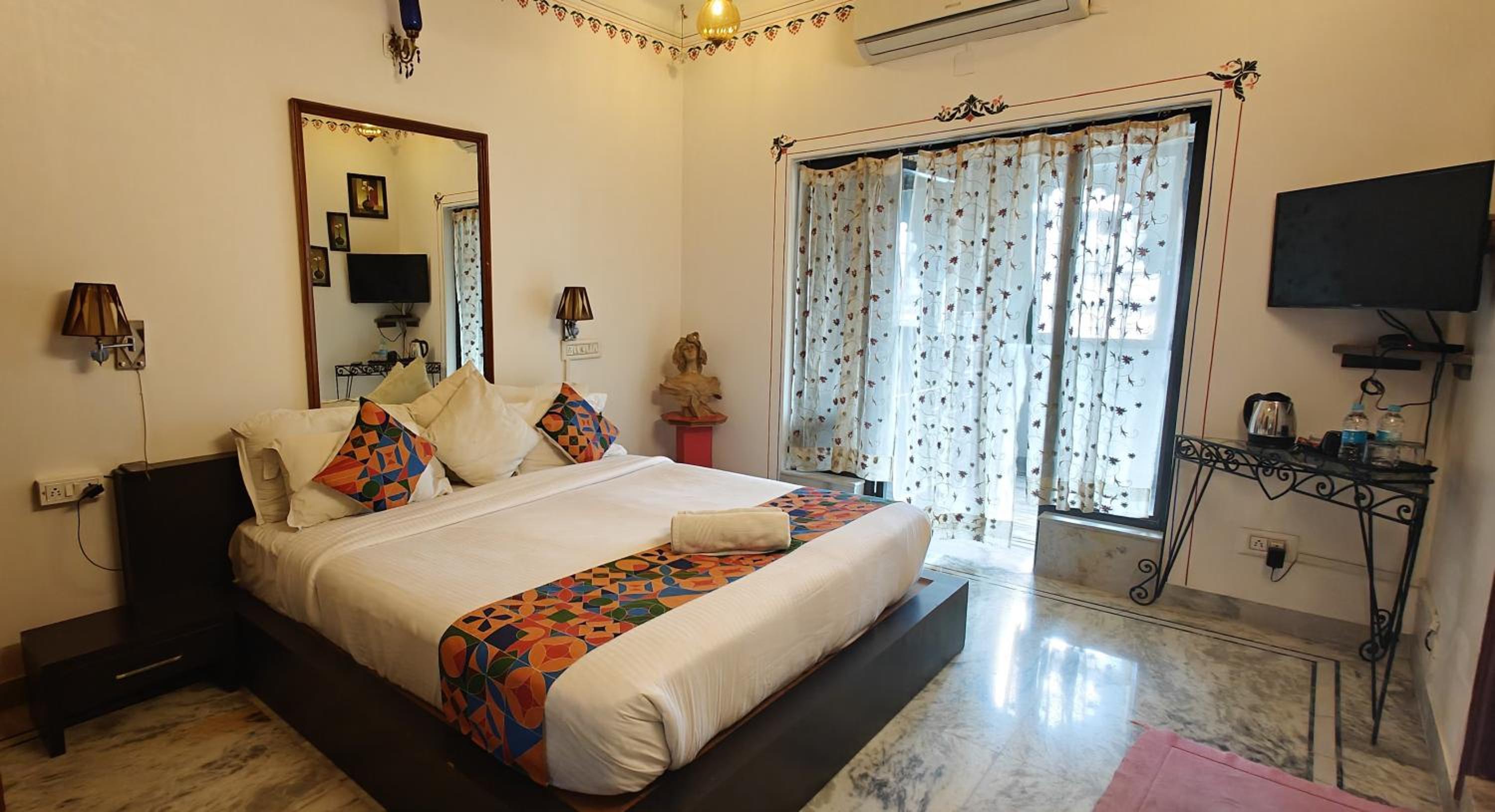 Junior Suite with Balcony photo 1