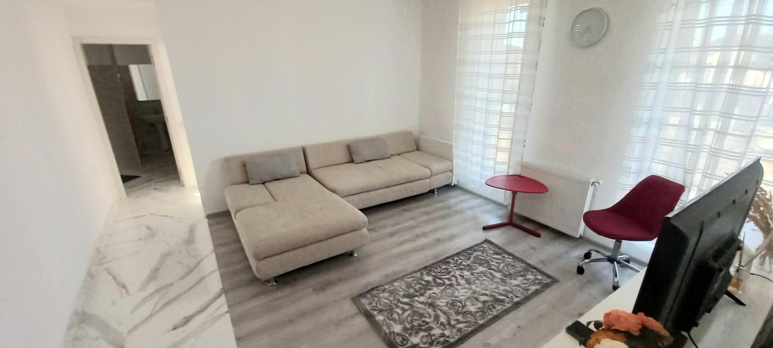 One-Bedroom Apartment photo 3