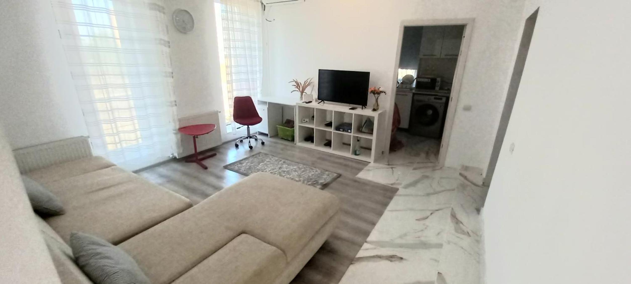 One-Bedroom Apartment photo 1