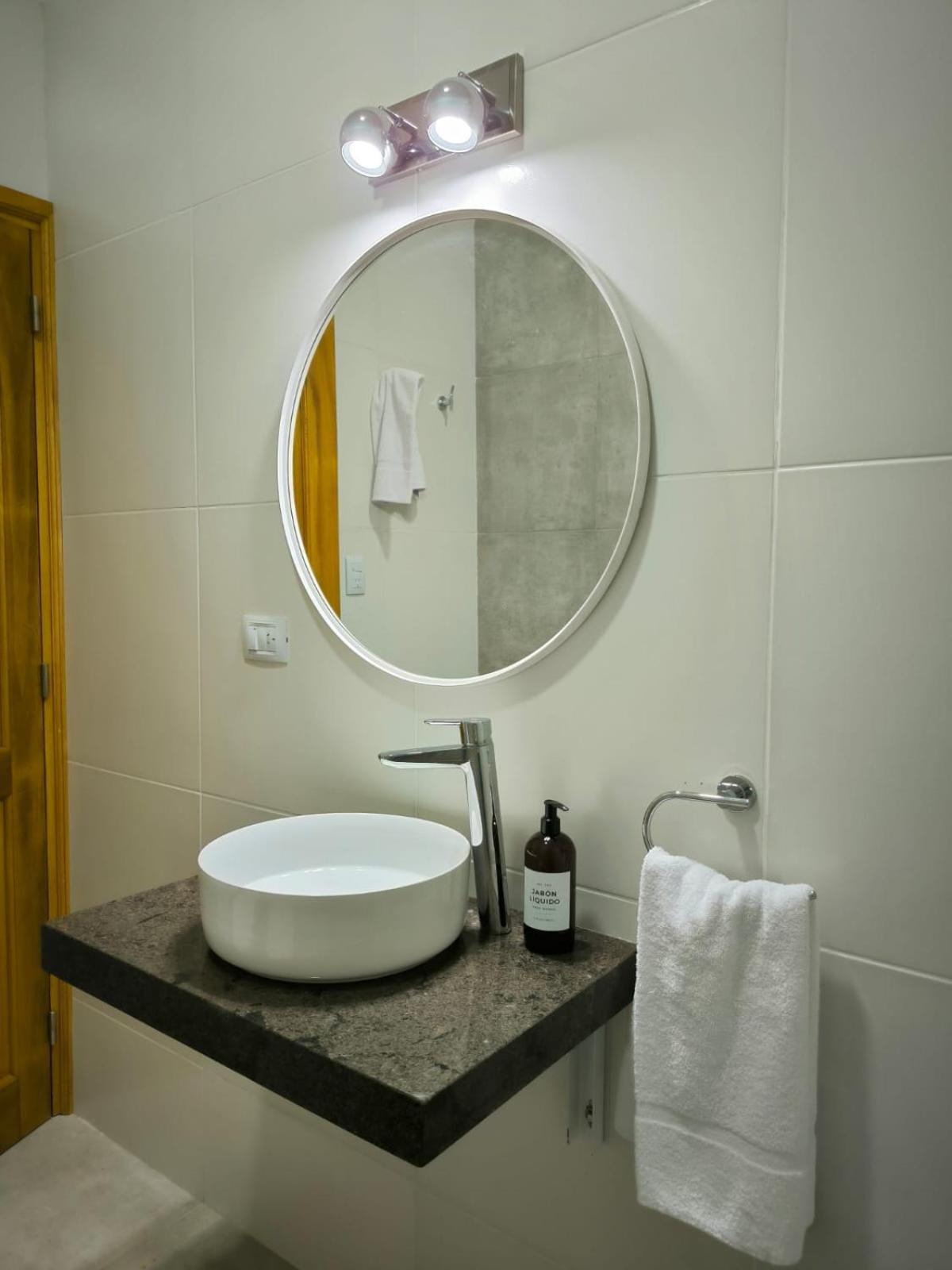 Three-Bedroom Apartment - High Floor photo 2