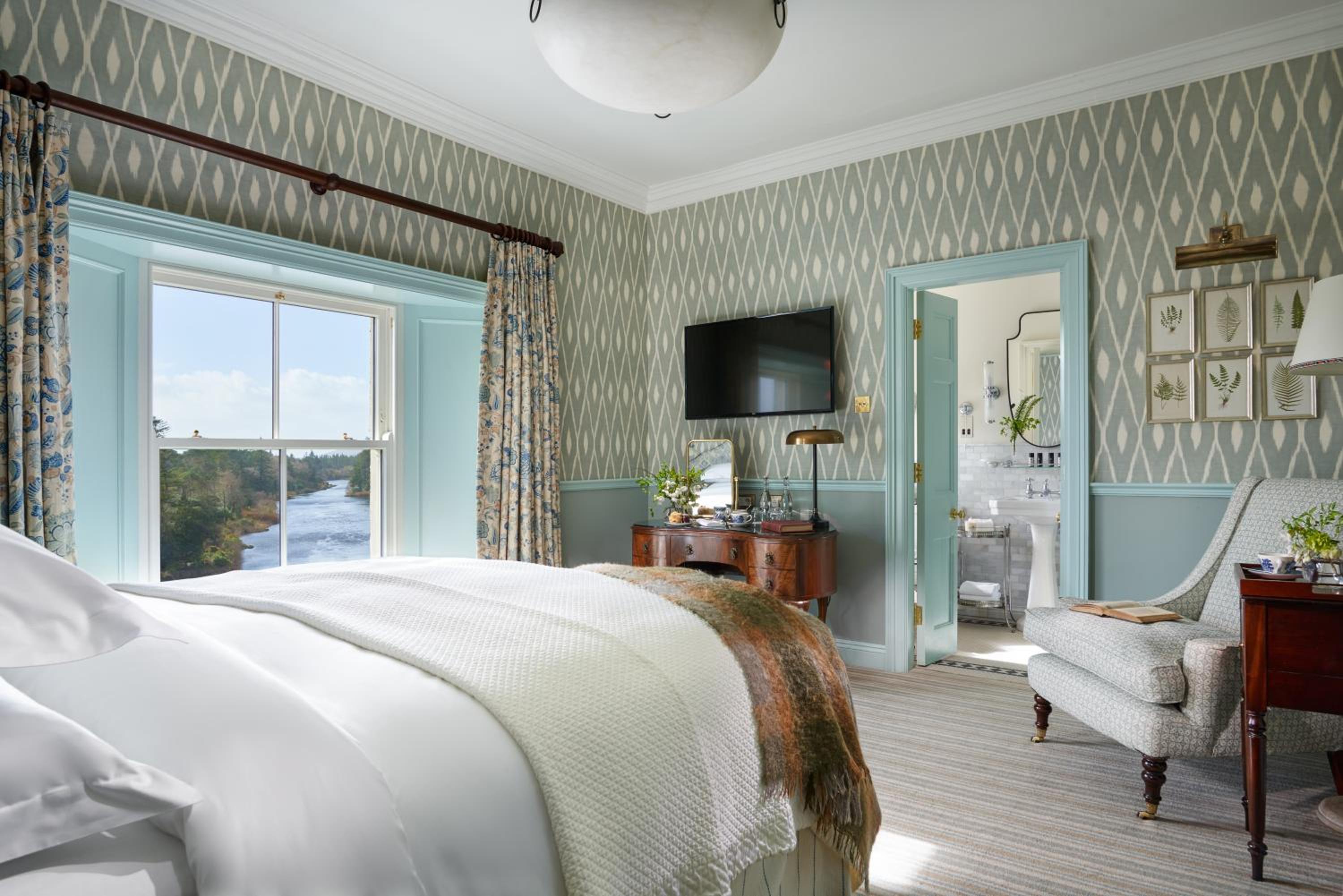 Classic Riverside Double or Twin Room photo 3