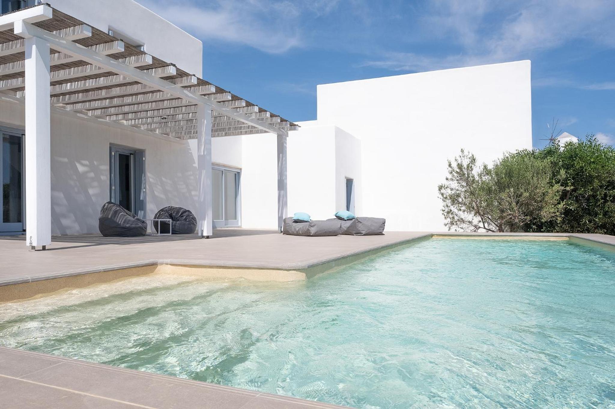 Villa photo 2