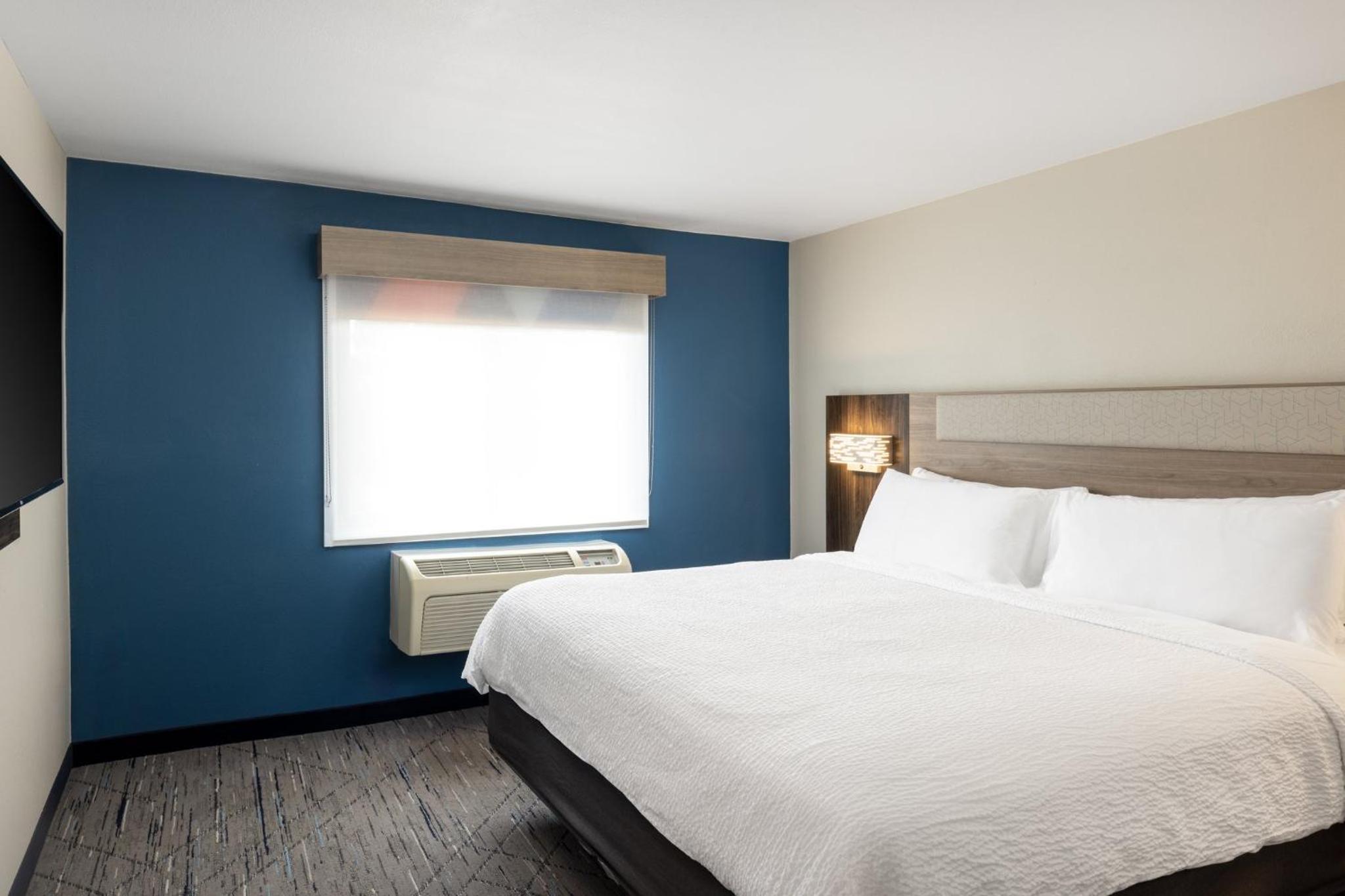 Two-Bedroom Suite - Photo 3