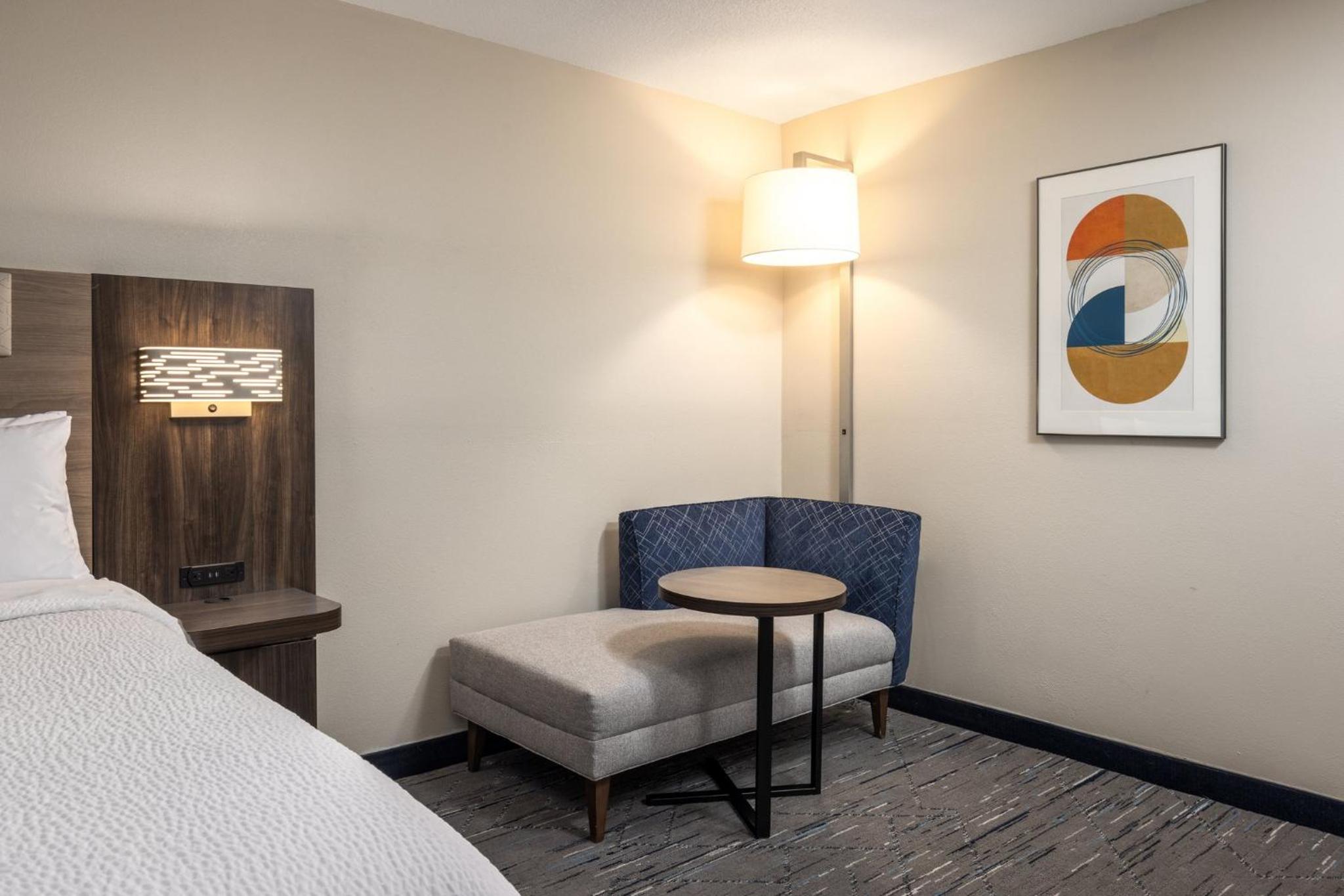 Standard King Room - Photo 3