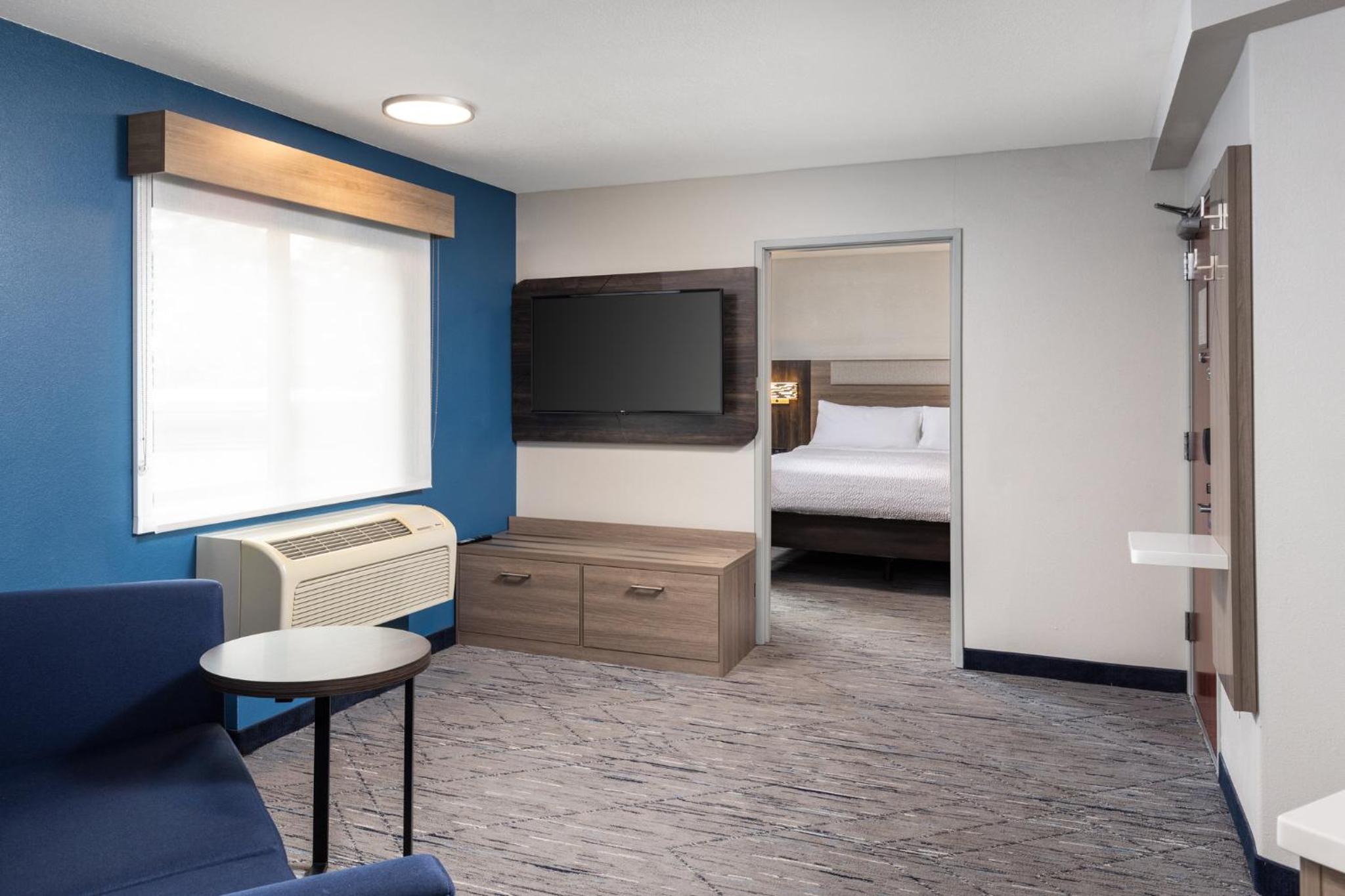 King Suite with Sofa Bed - Photo 3