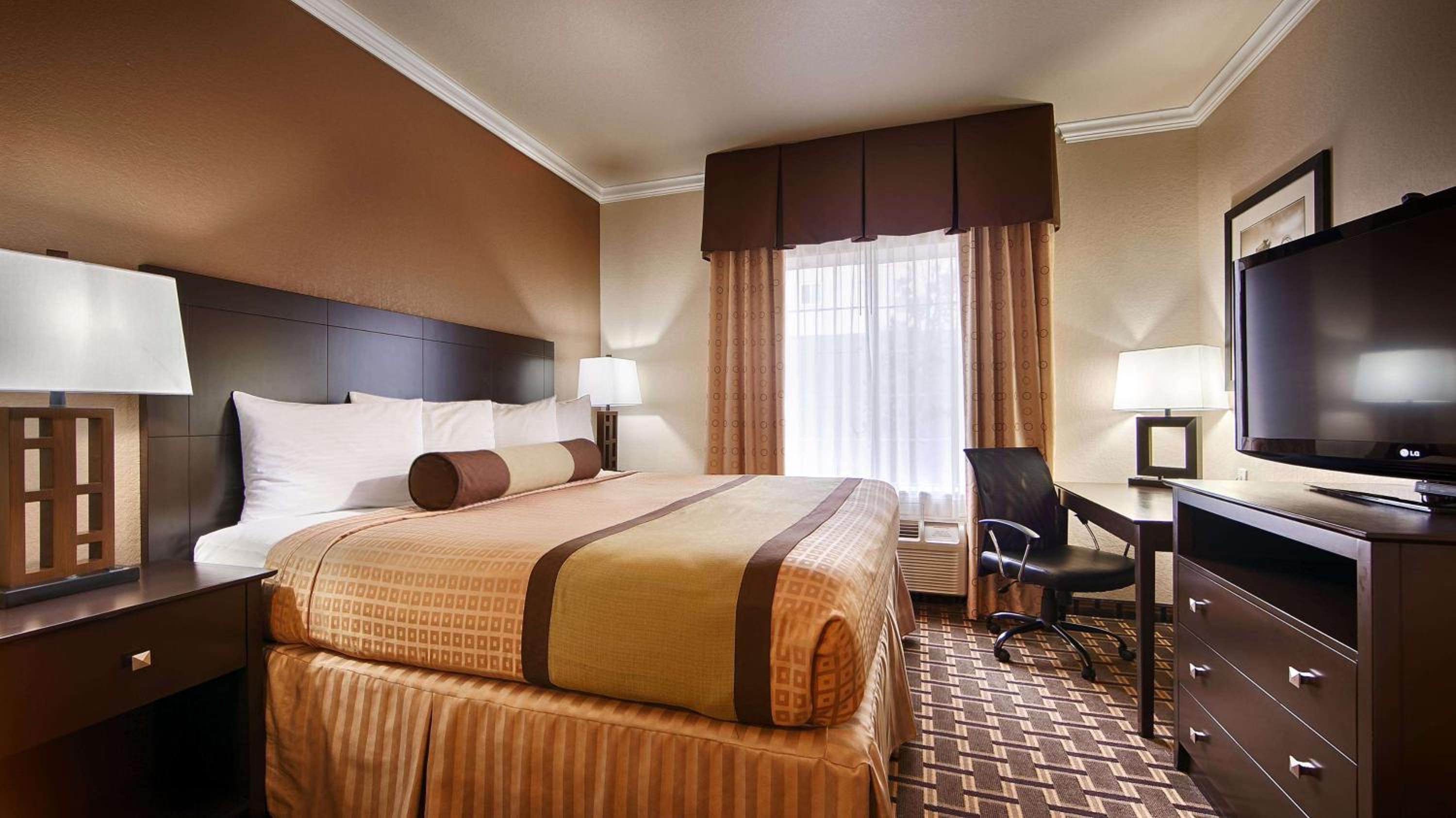 King Room - Non-Smoking - Photo 3