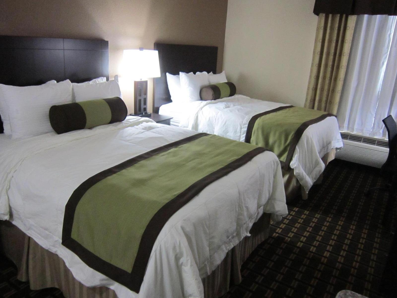 Queen Room With Two Queen Beds And Wet Bar - Non-Smoking - Photo 1