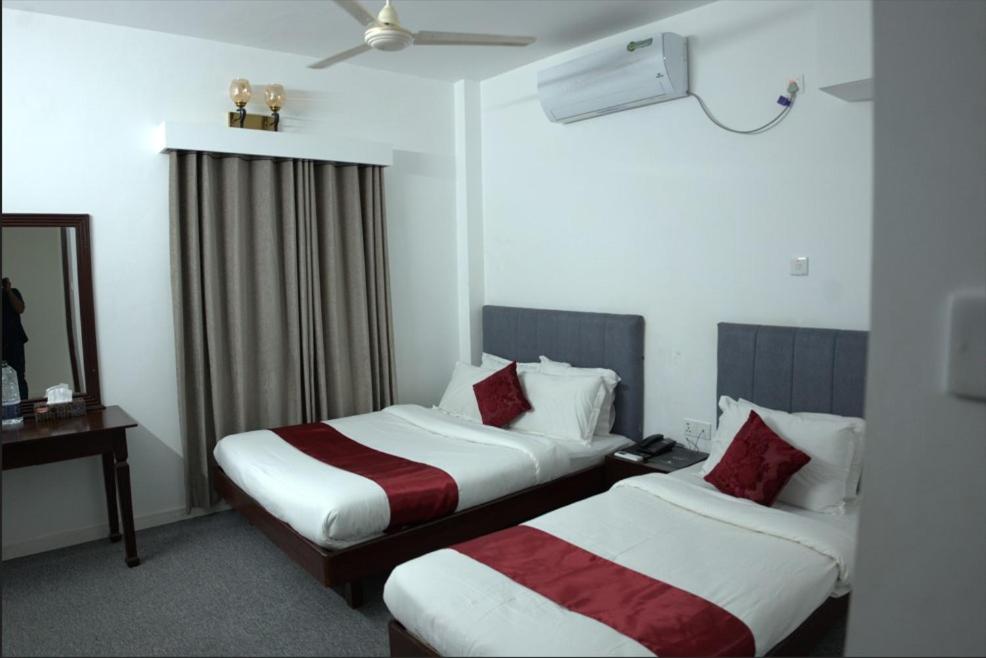 Large Twin Room photo 2