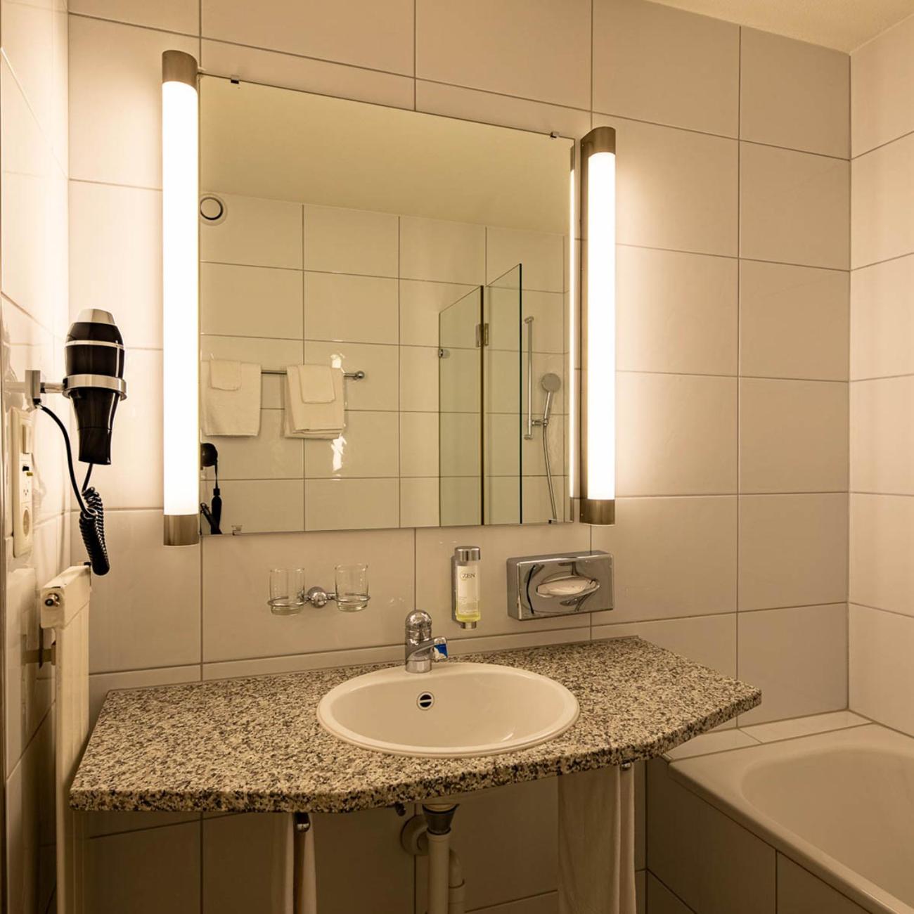 Triple Room with Balcony - Photo 5