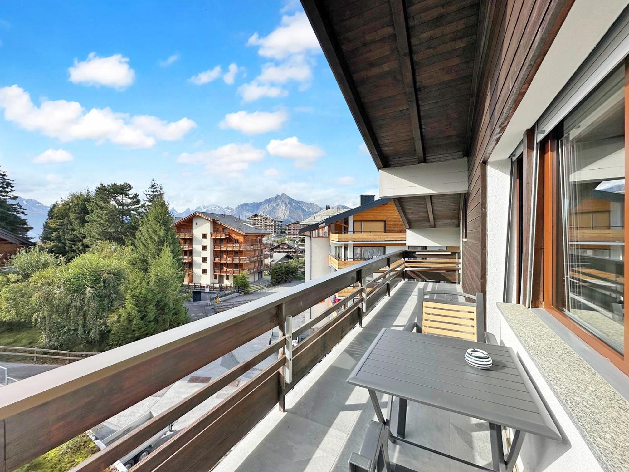 Apartment with View and Balcony photo 3
