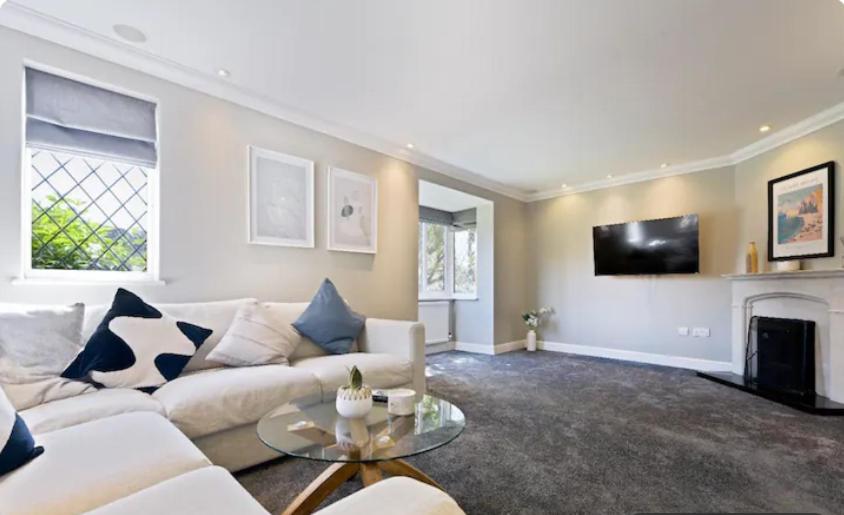 Four-Bedroom House photo 2