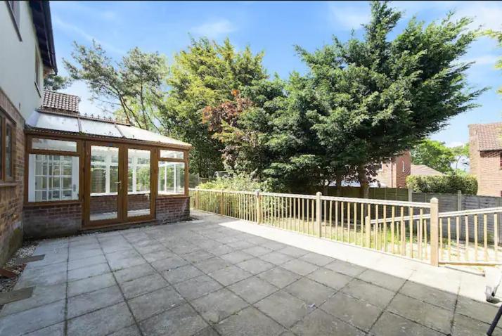 Four-Bedroom House photo 3