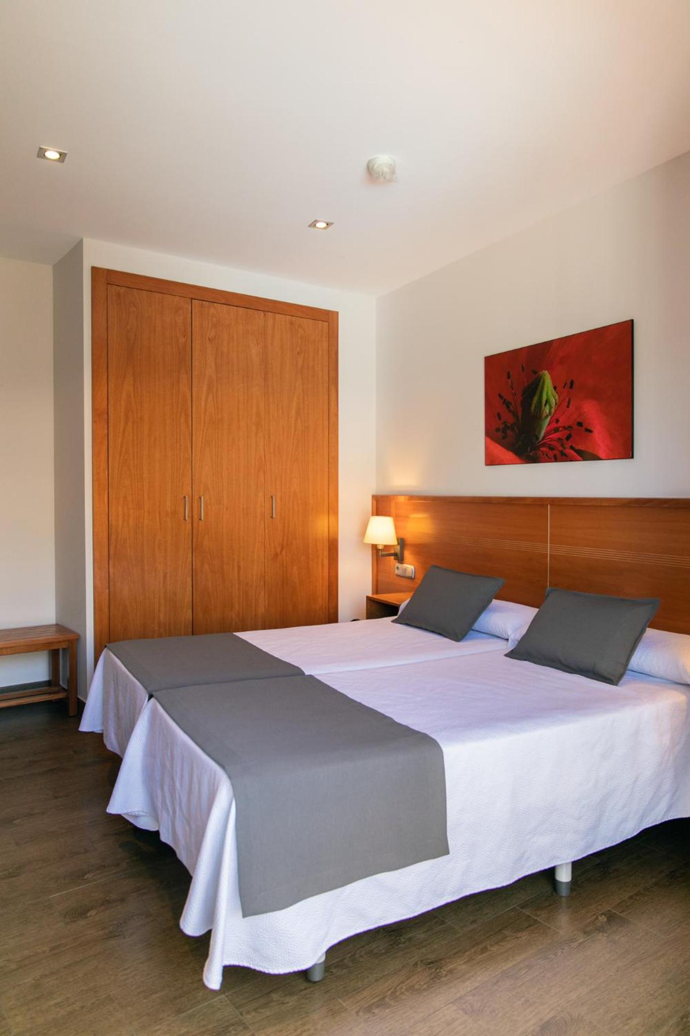 Double Room with Pool View photo 3