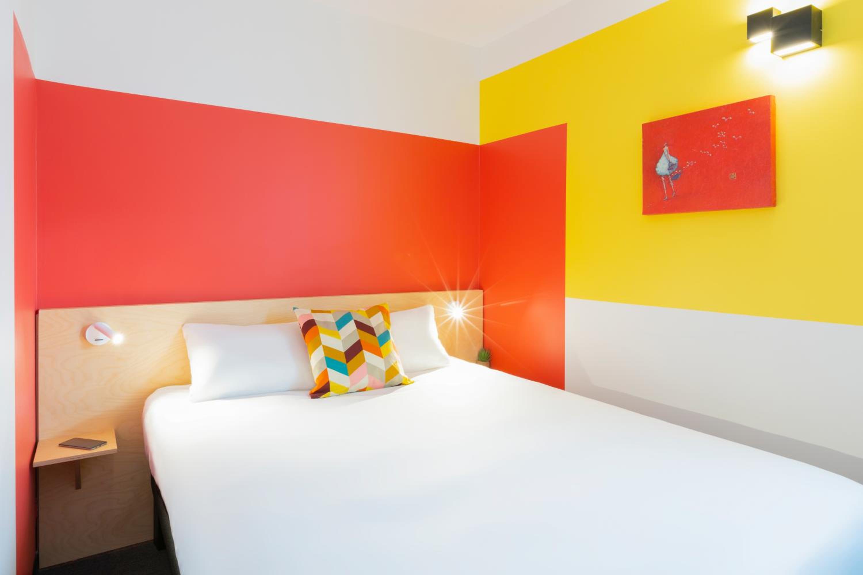 Pure Room with One Double Bed - Photo 2