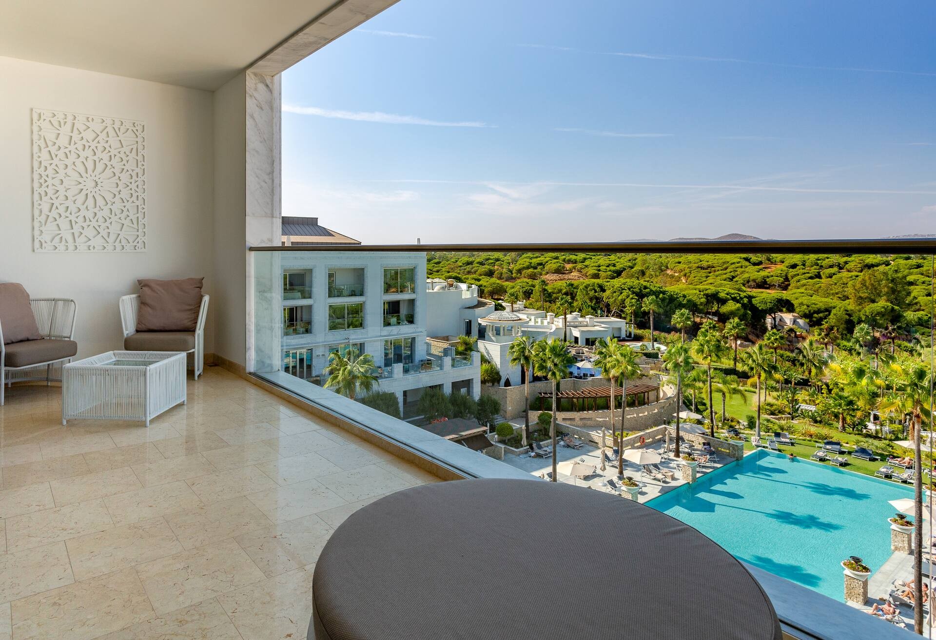 King Grand Deluxe Room with Pool View photo 3