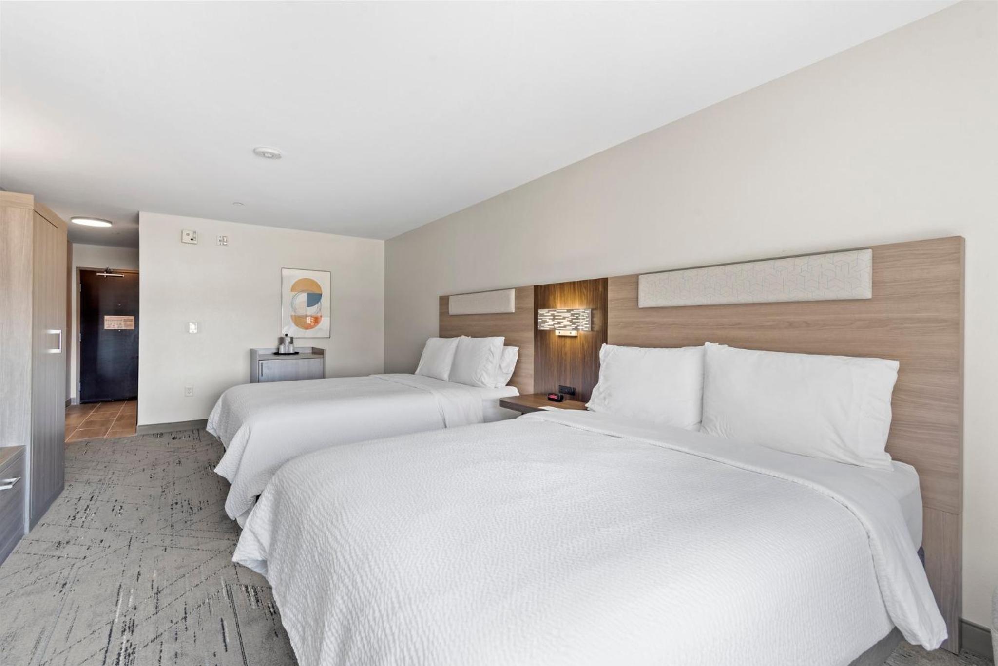 Standard Queen Room with Two Queen Beds - Photo 1
