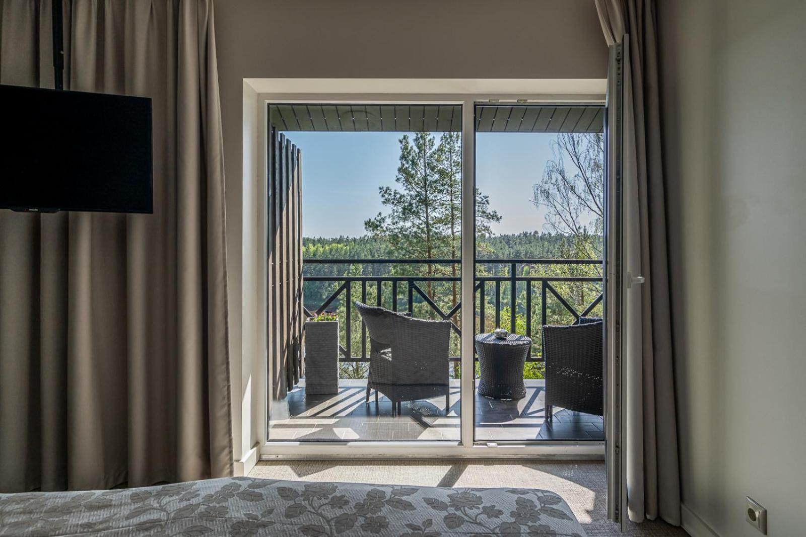 Deluxe Double Room with Balcony - Photo 9