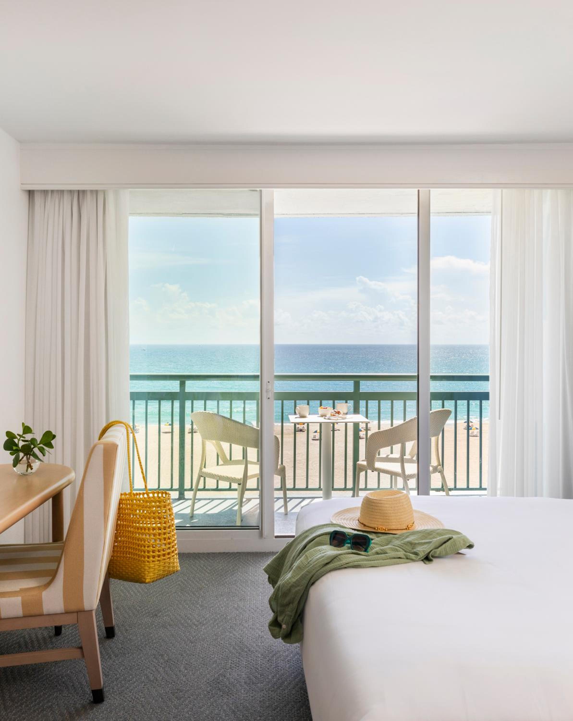 Corner King Room with Oceanfront View - Photo 2