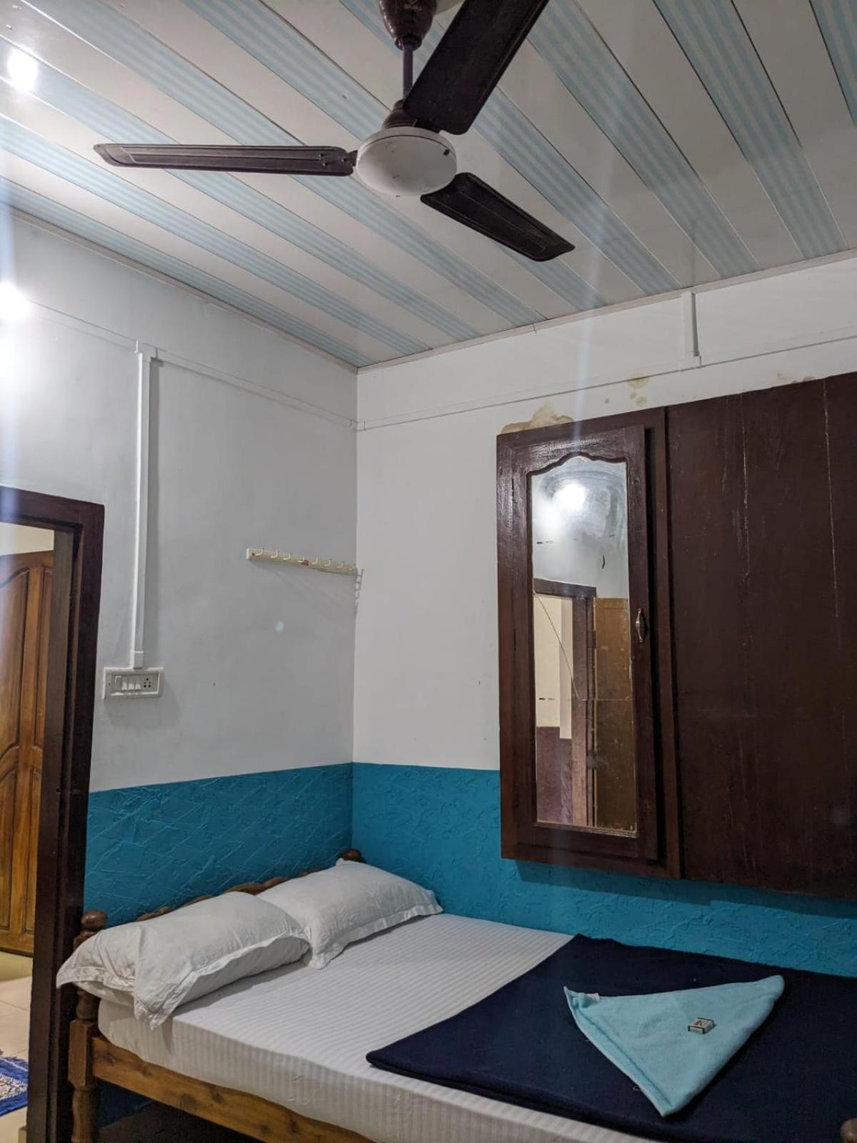 Five-Bedroom House photo 1