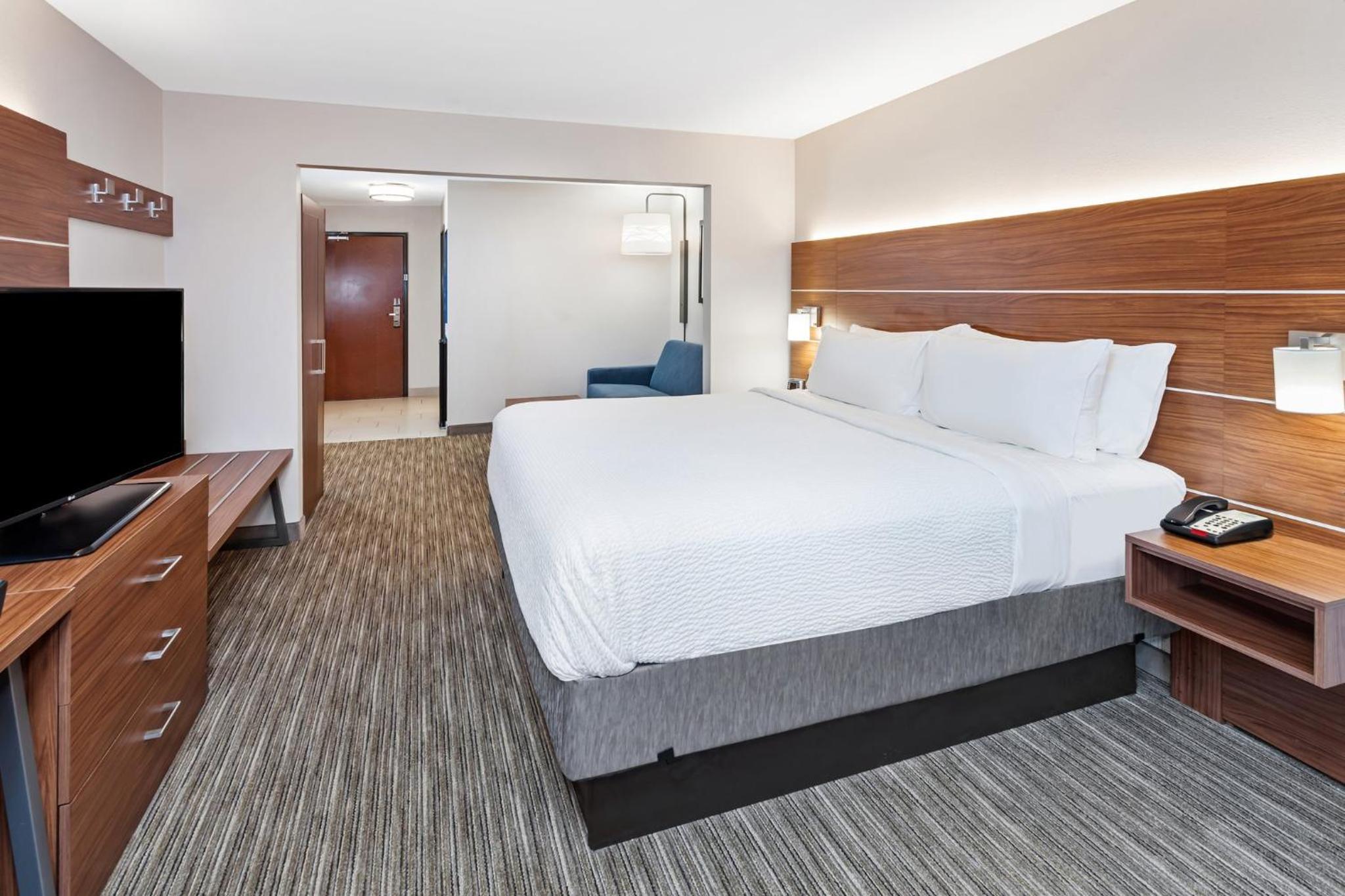 King Suite - Photo 2