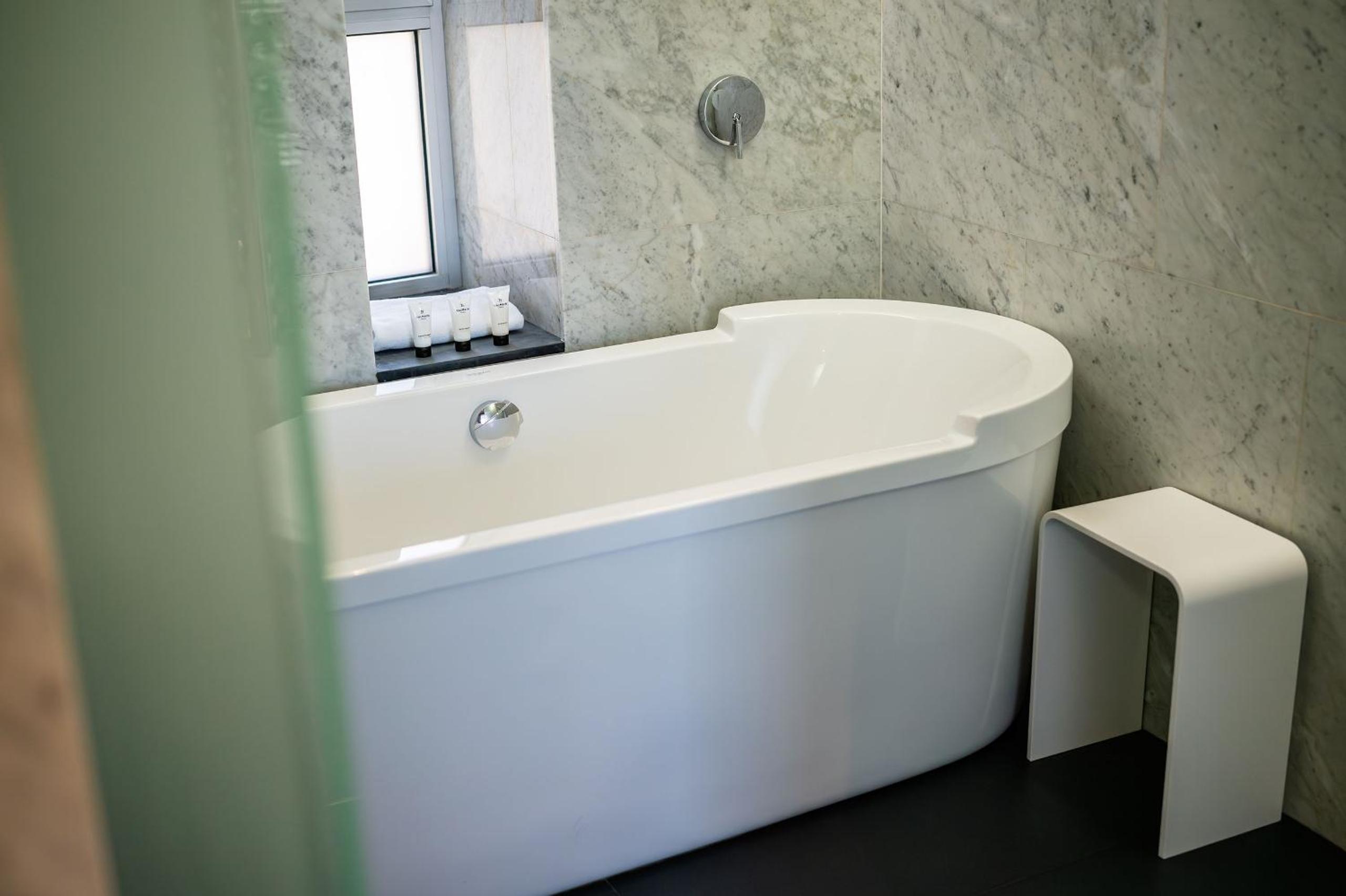 Junior Corner Suite - Photo 4