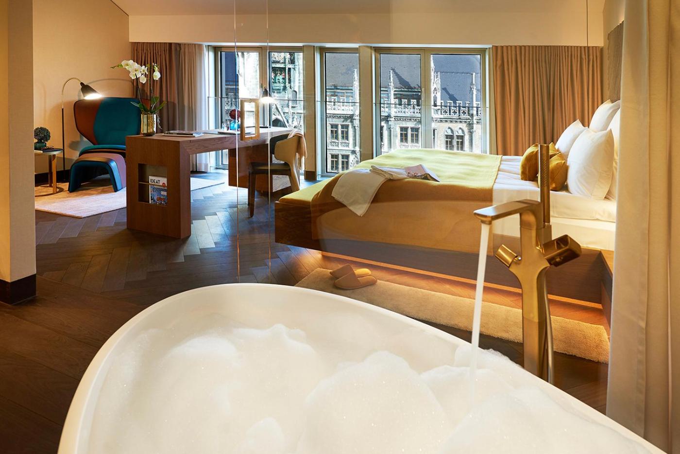 Junior Suite mit Blick auf den Marienplatz Junior Suite mit Blick auf den Marienplatz