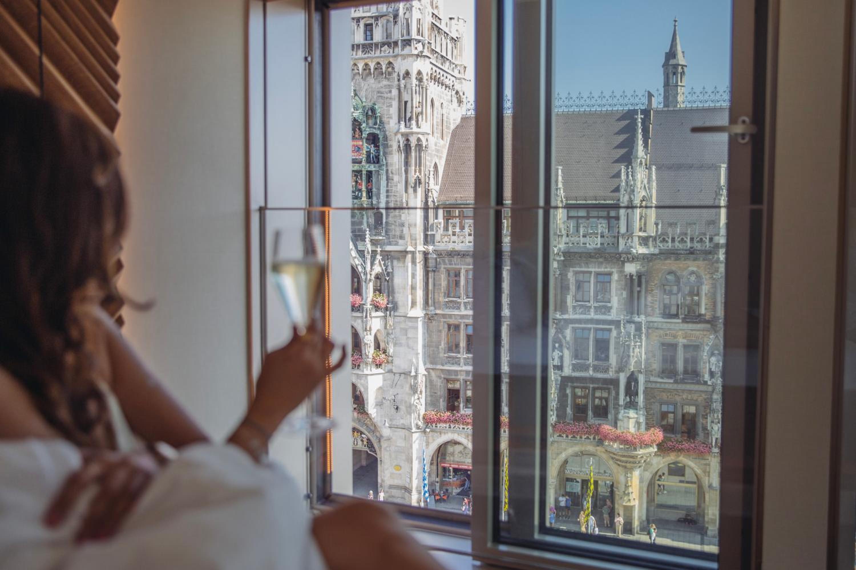 Suite with View - Photo 11