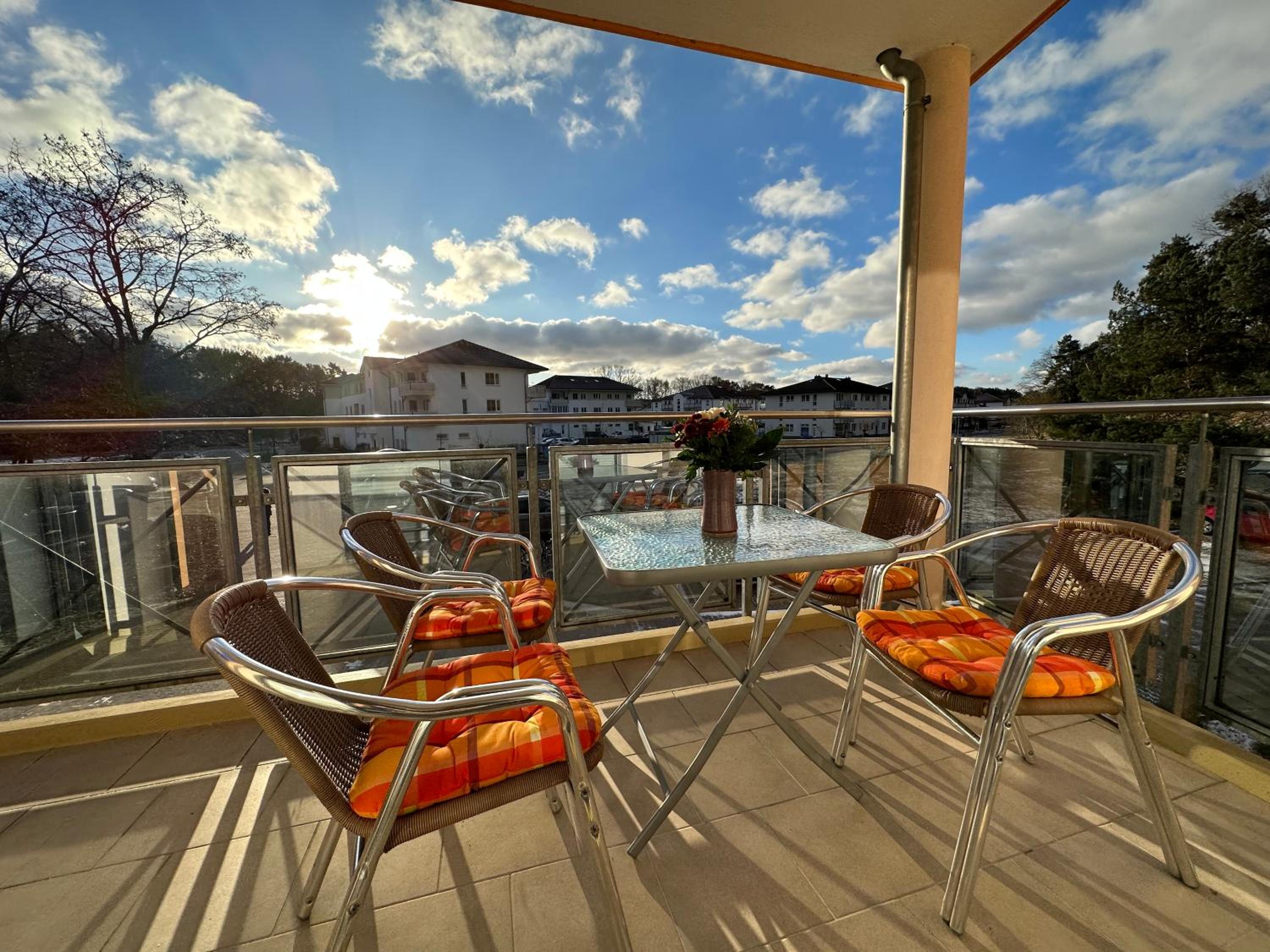 Apartment with Balcony photo 3