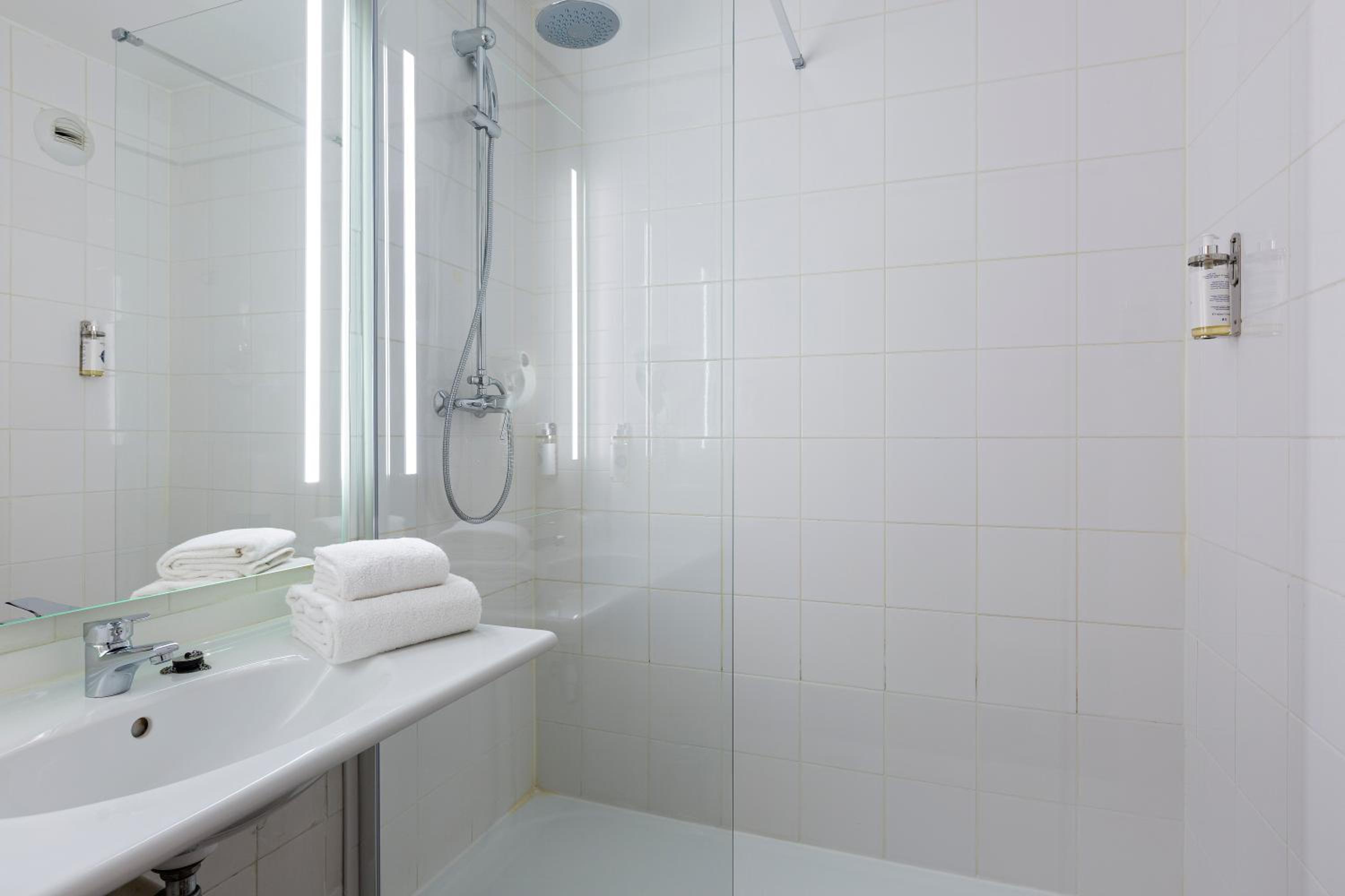 Double Room - Non Smoking - Photo 2
