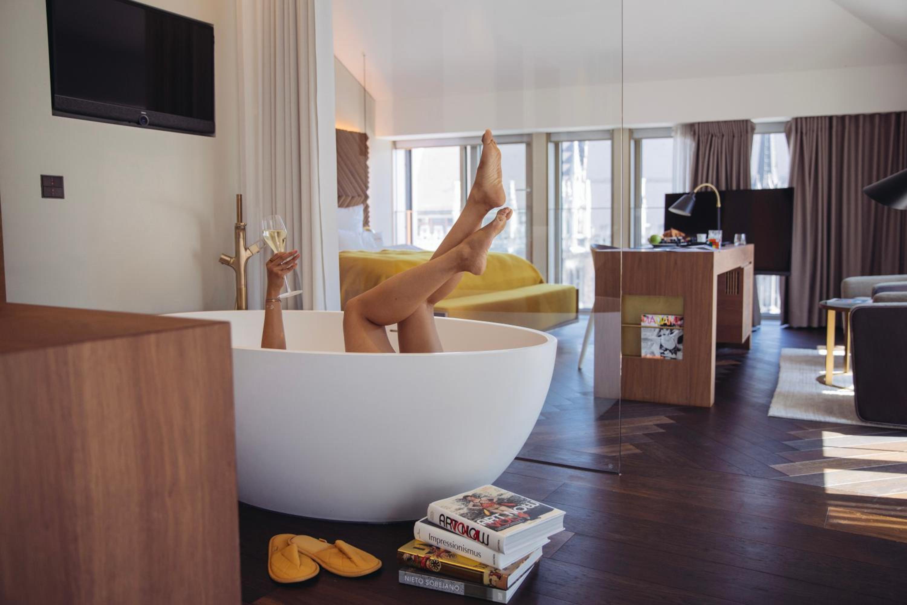 Suite with View - Photo 9