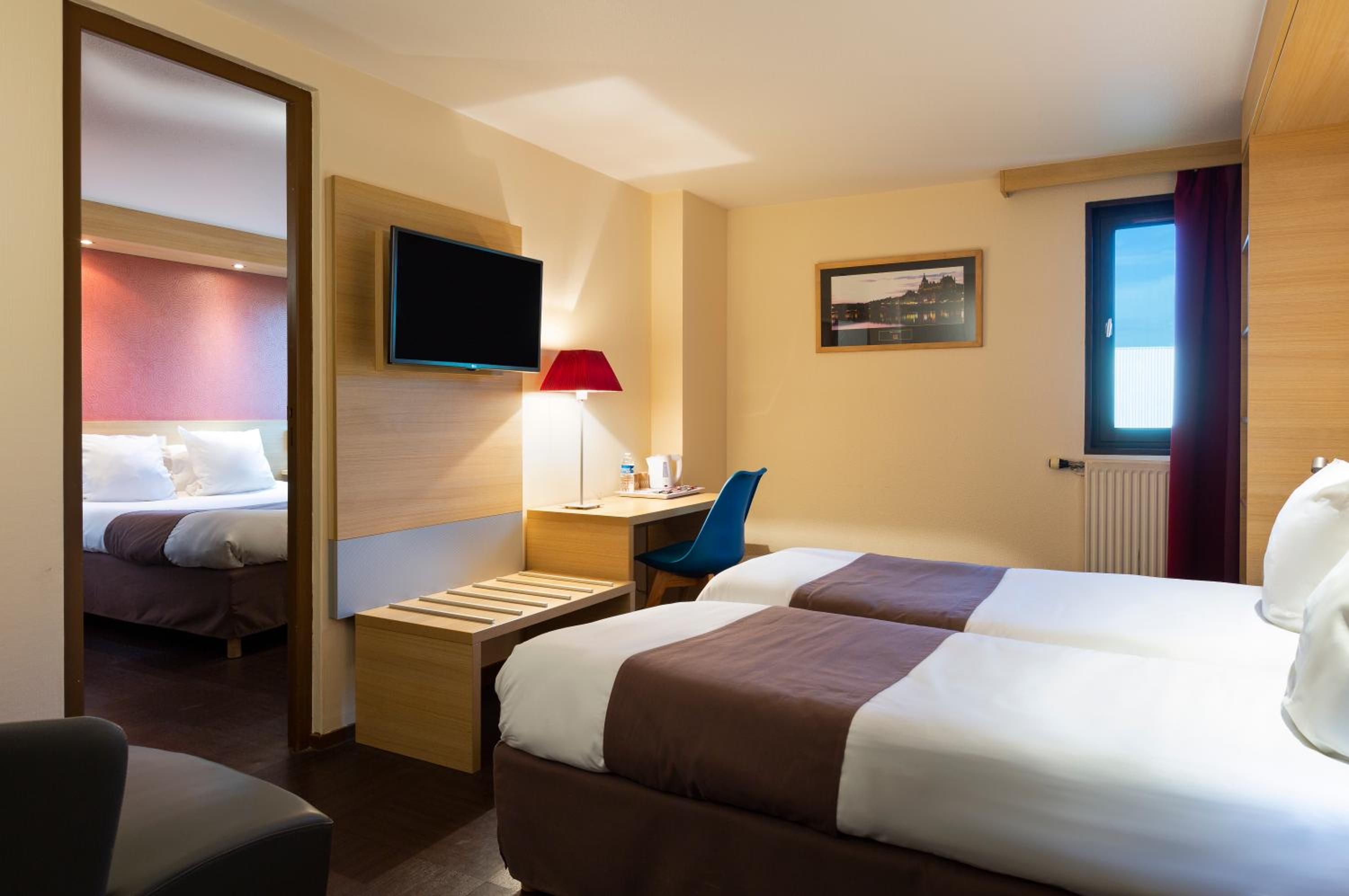 Twin Room - Non-Smoking - Photo 1