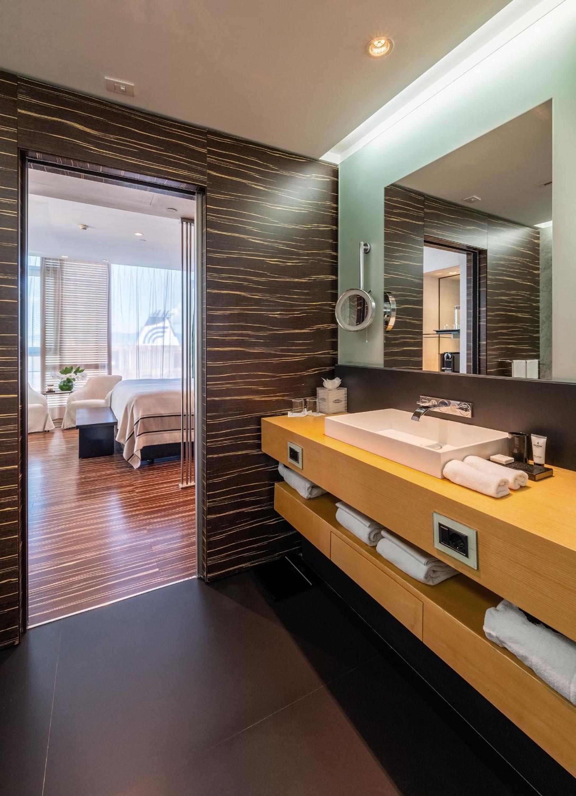 Harbor View Junior Suite - Photo 4