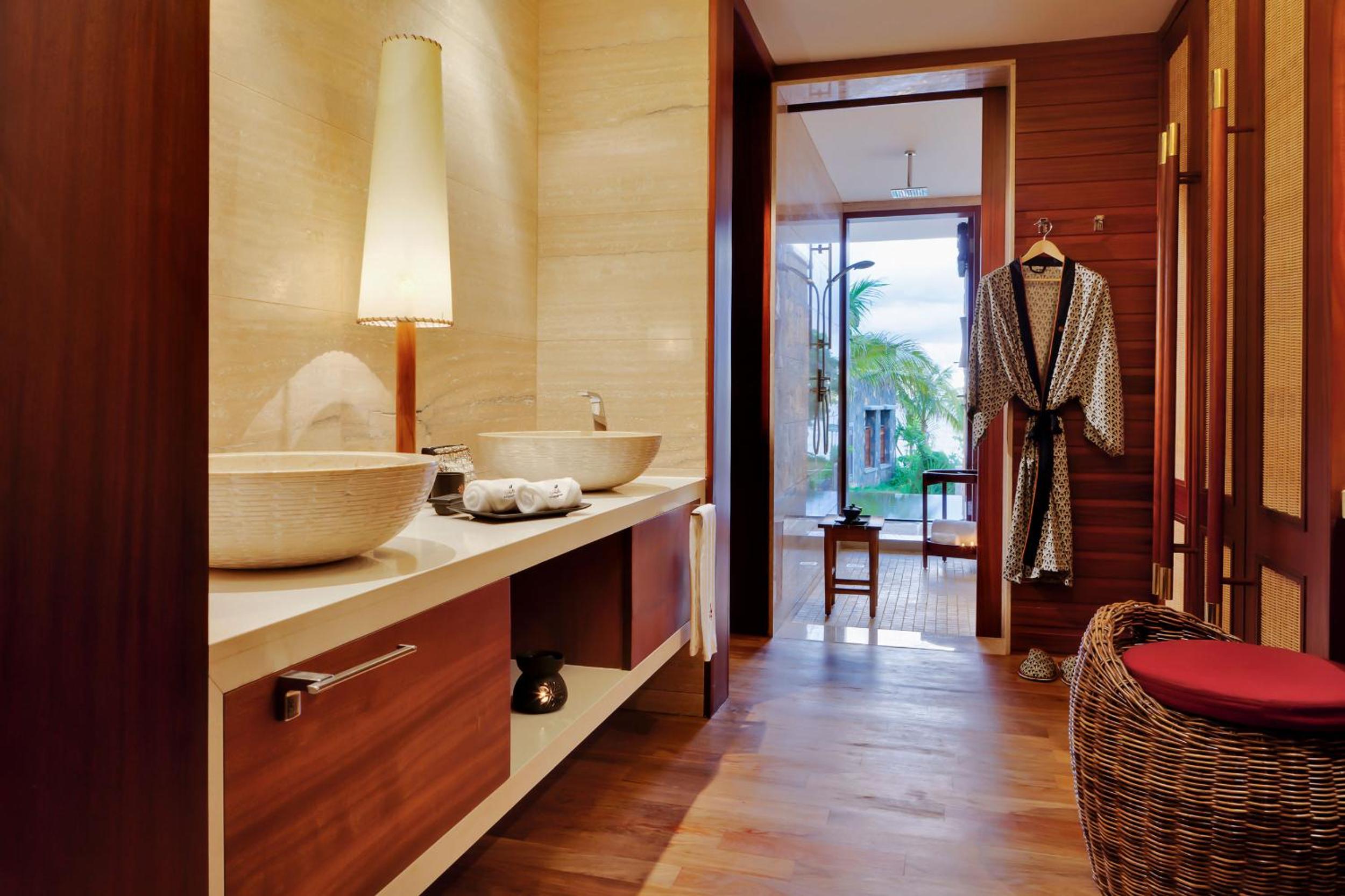 Luxury Pool Suite with Heated Pool & Partial Seaview - Photo 3
