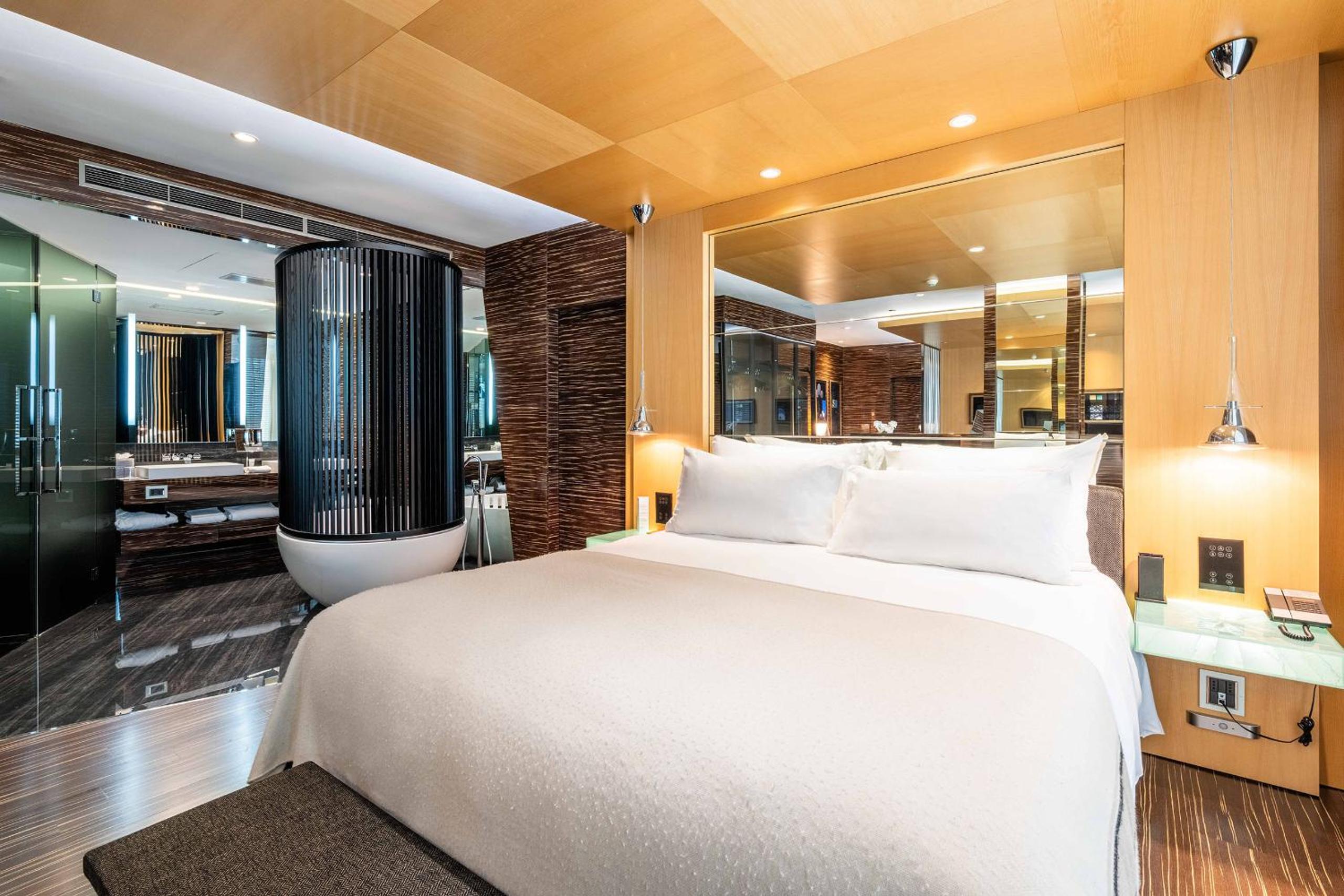 Deluxe Suite Harbor View - Photo 2