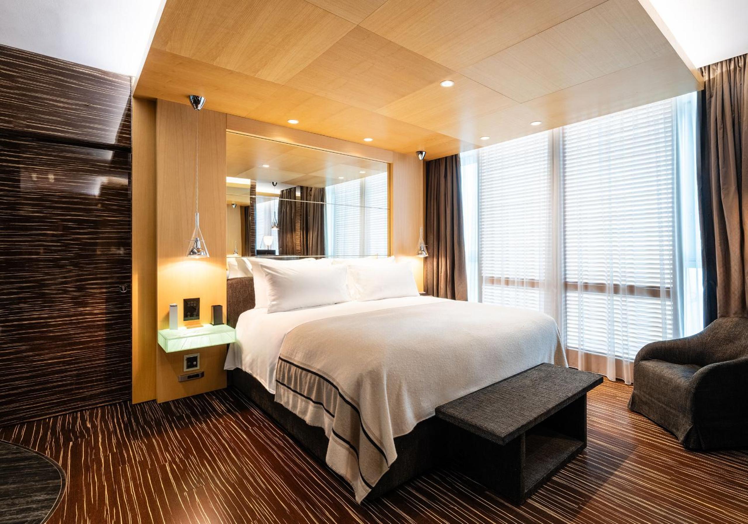 Deluxe Suite Harbor View - Photo 3
