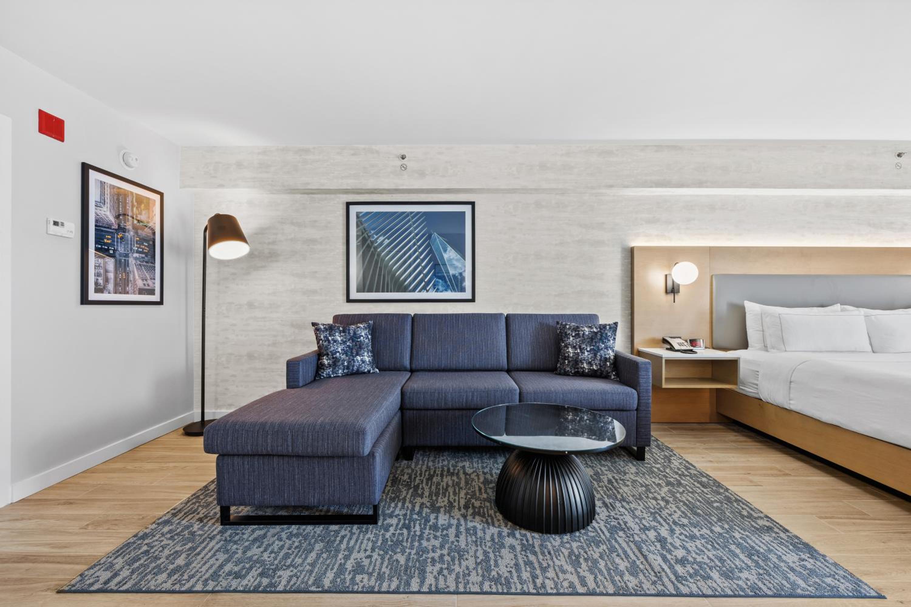 Junior King Suite with Seating Area - Photo 3