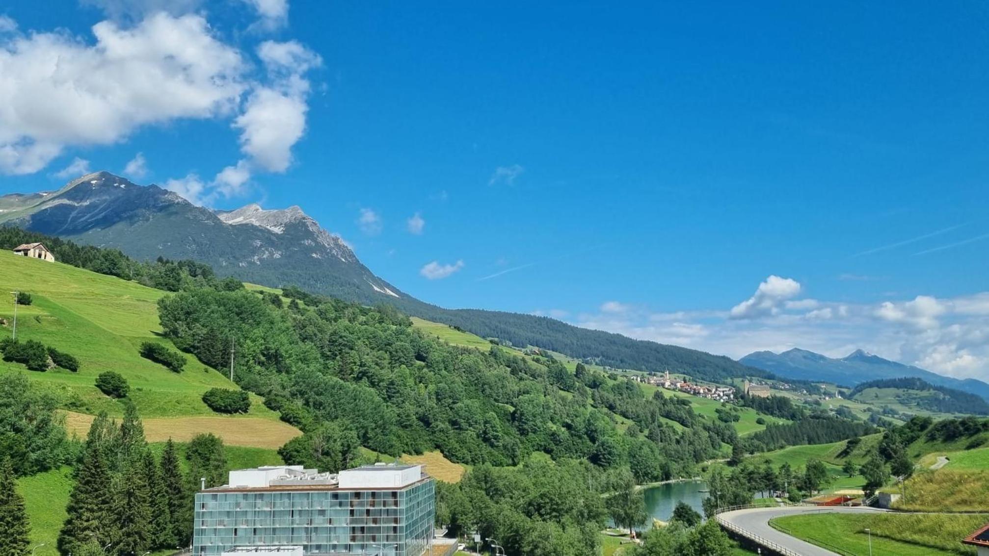 Apartment with Mountain View photo 3