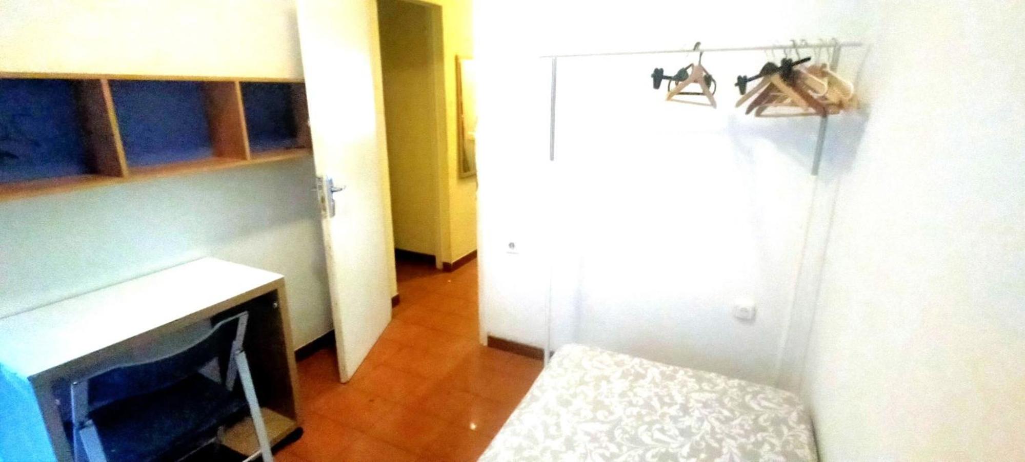 Standard Single Room with Shared Bathroom photo 3