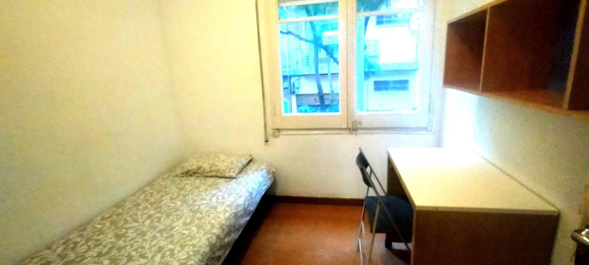 Standard Single Room with Shared Bathroom photo 2
