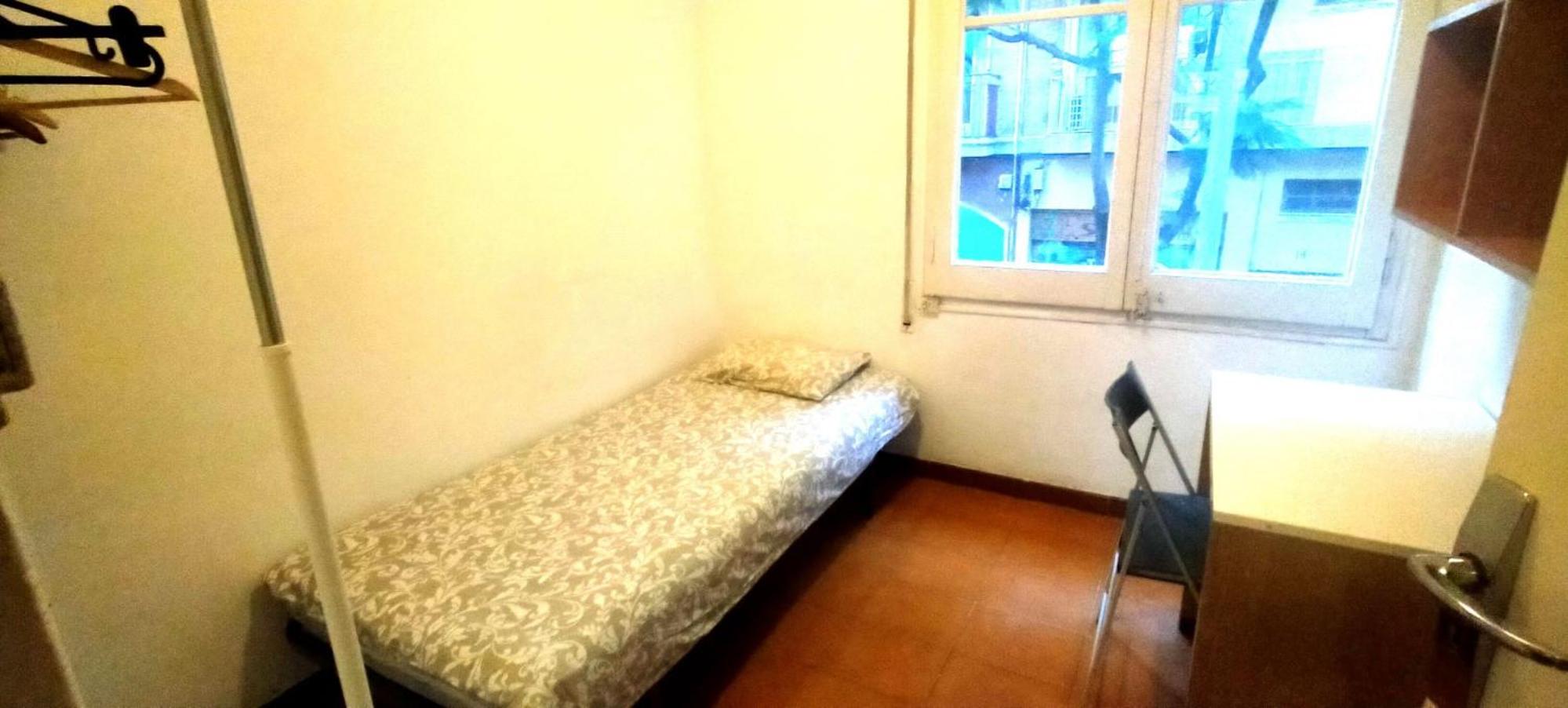 Standard Single Room with Shared Bathroom photo 3